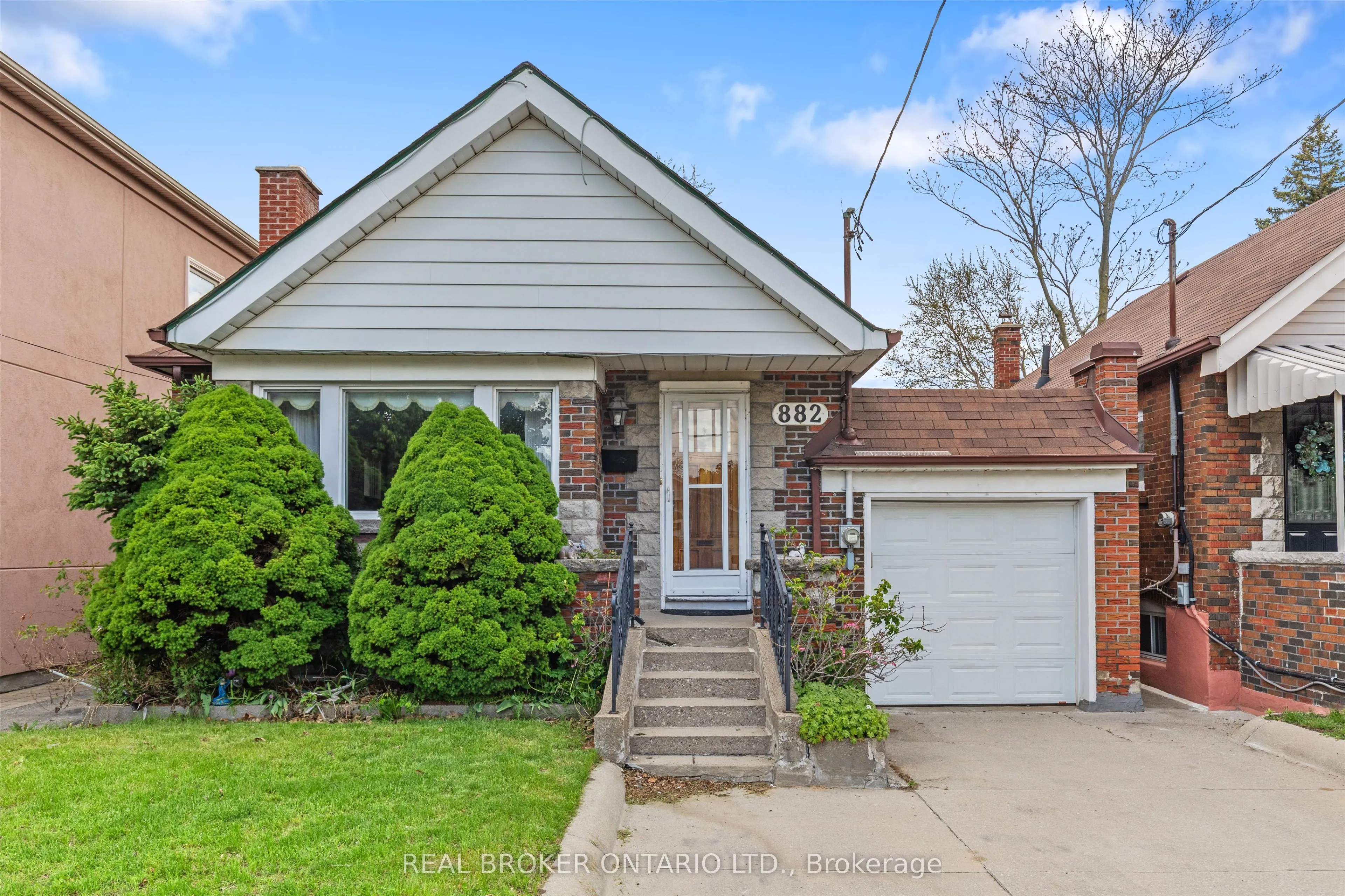 882 Coxwell Avenue