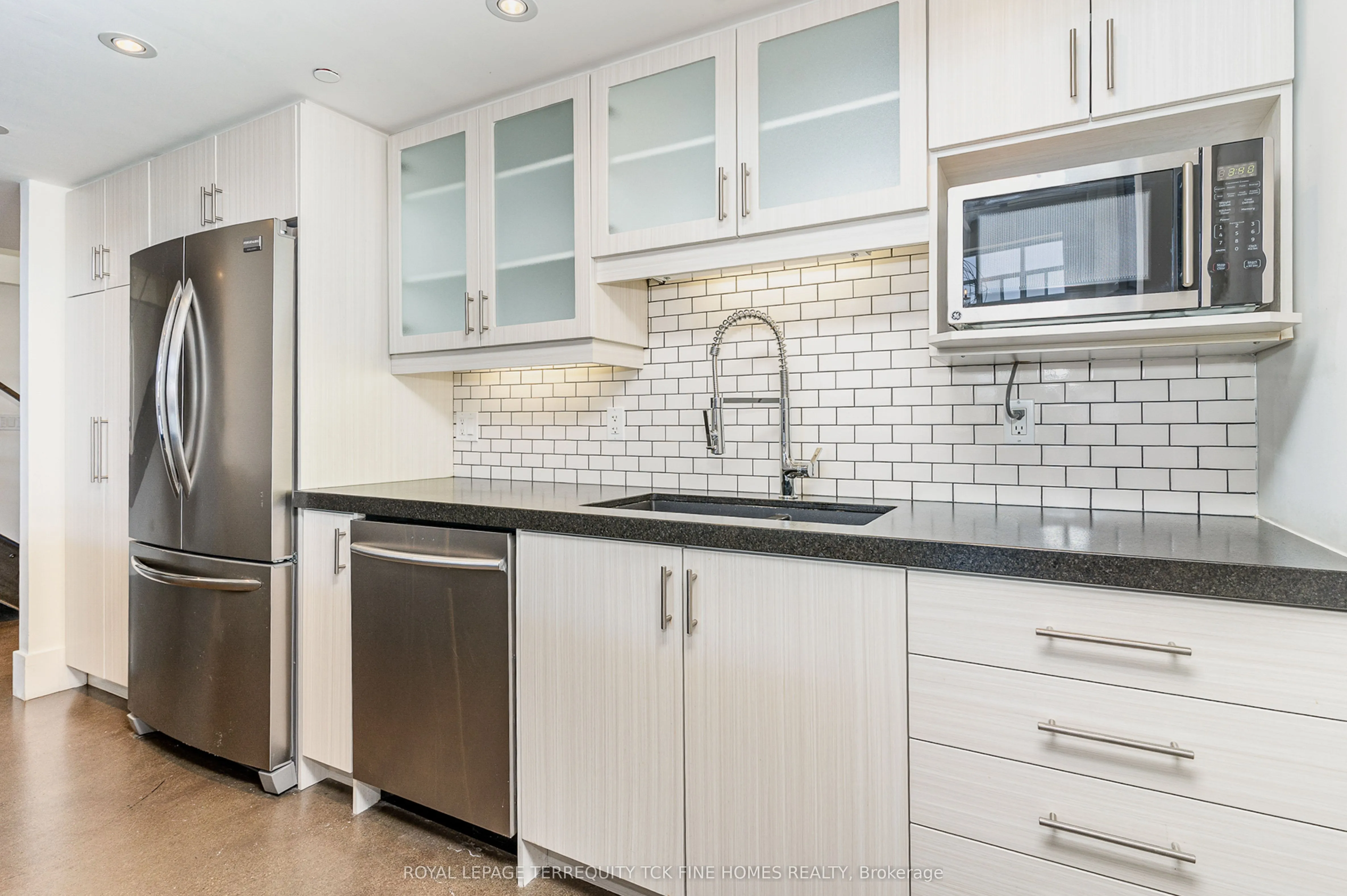 1173 Dundas Street E, #225