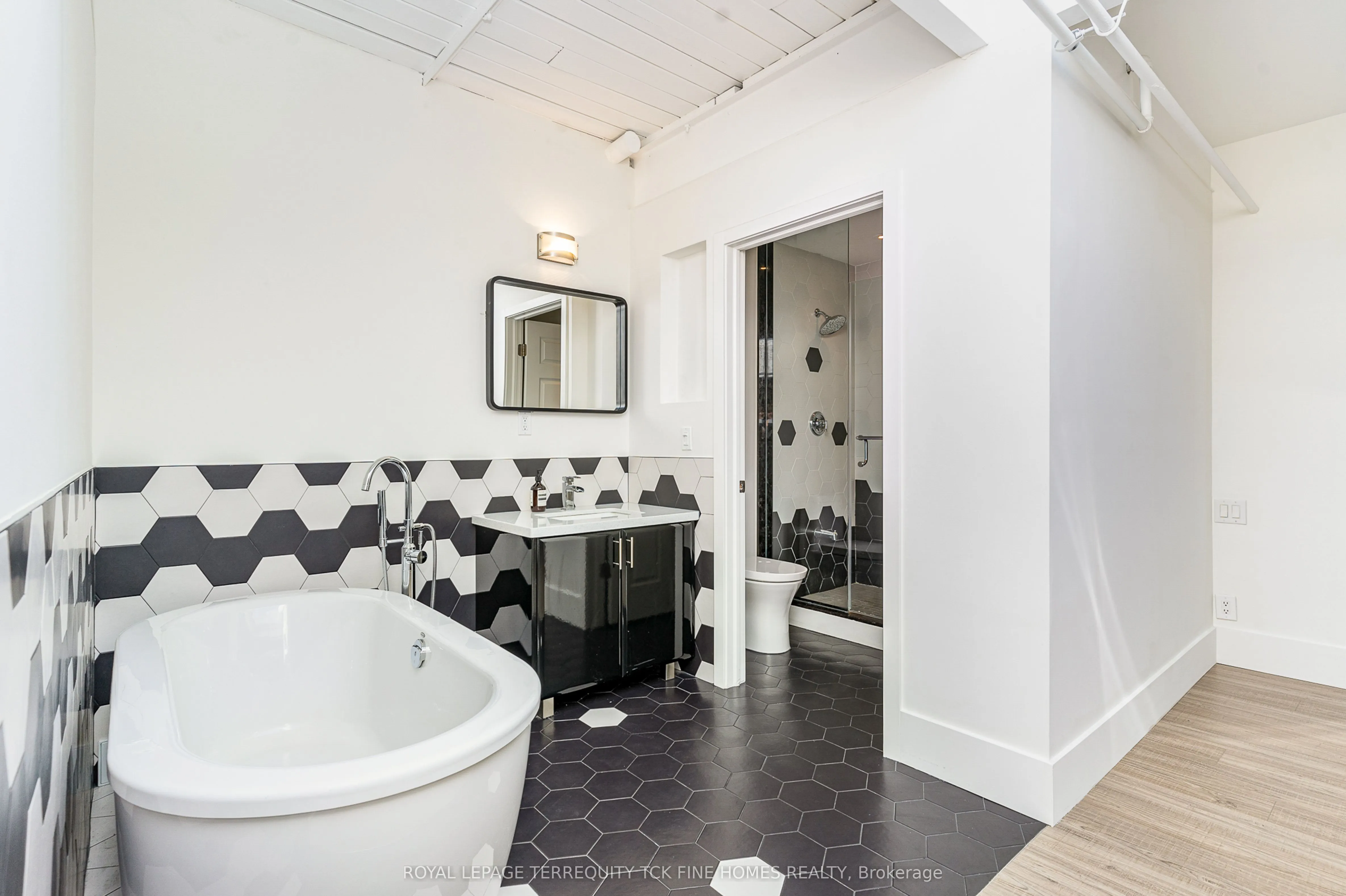 1173 Dundas Street E, #225