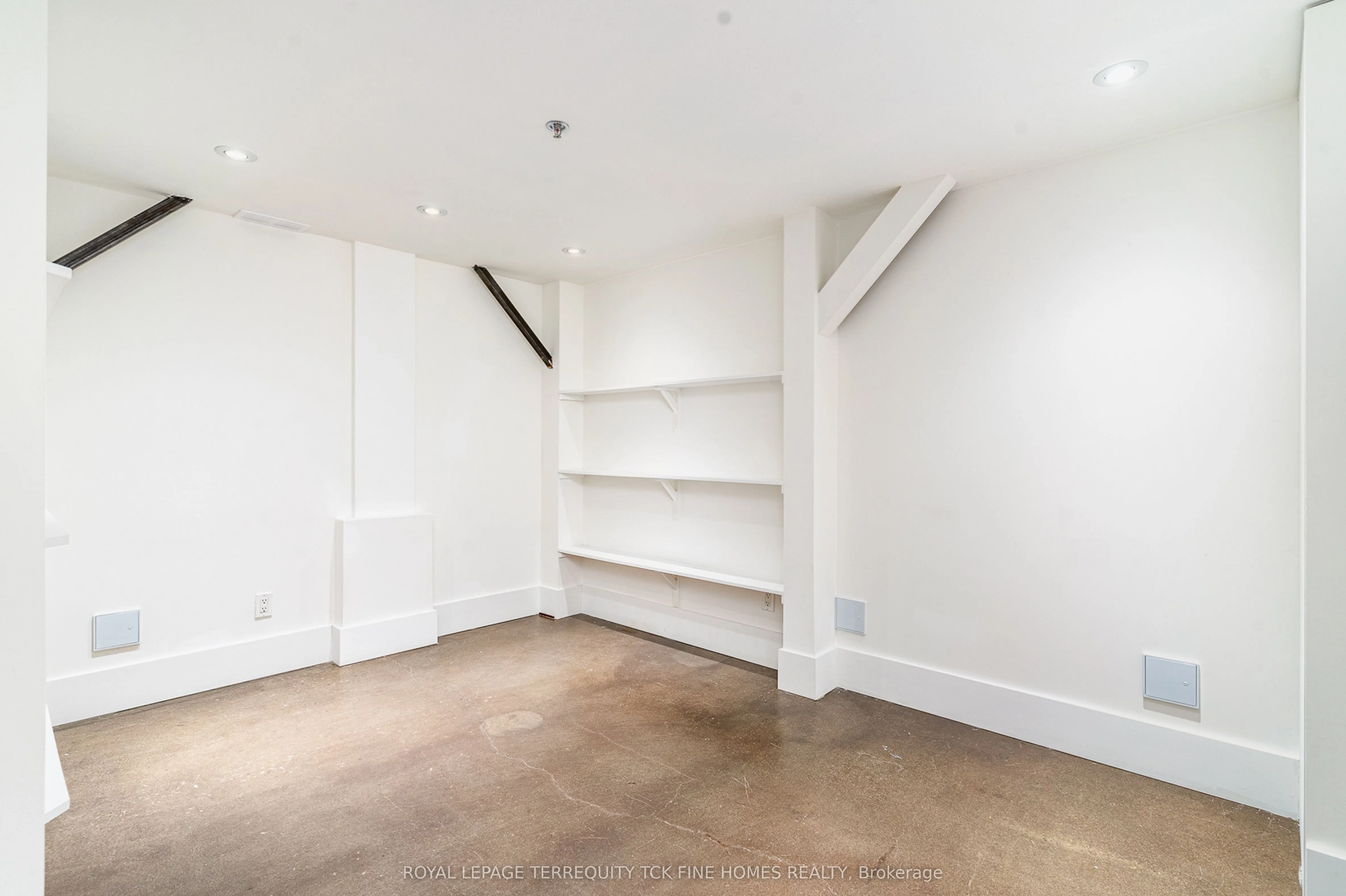 1173 Dundas Street E, #225