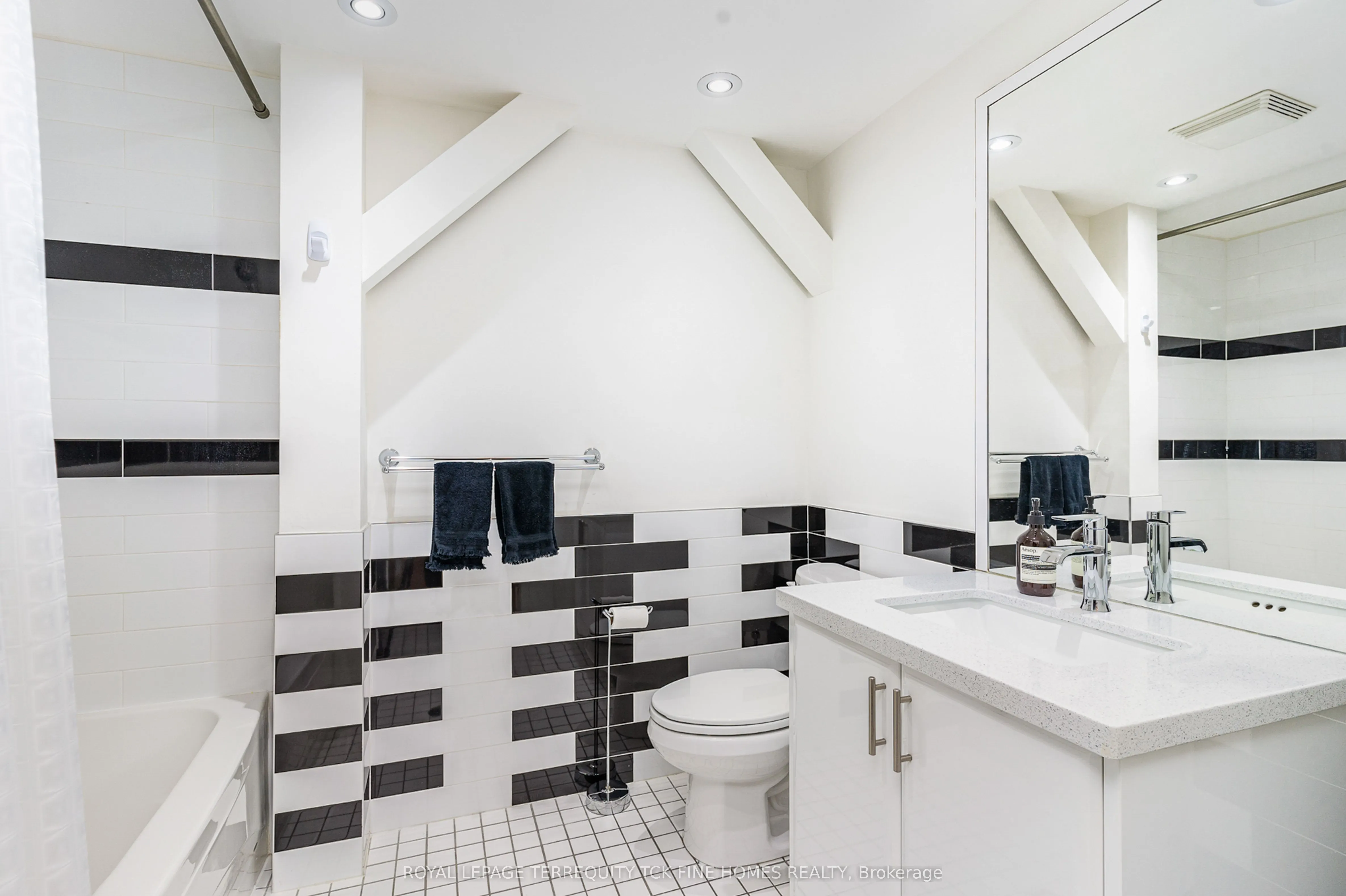1173 Dundas Street E, #225