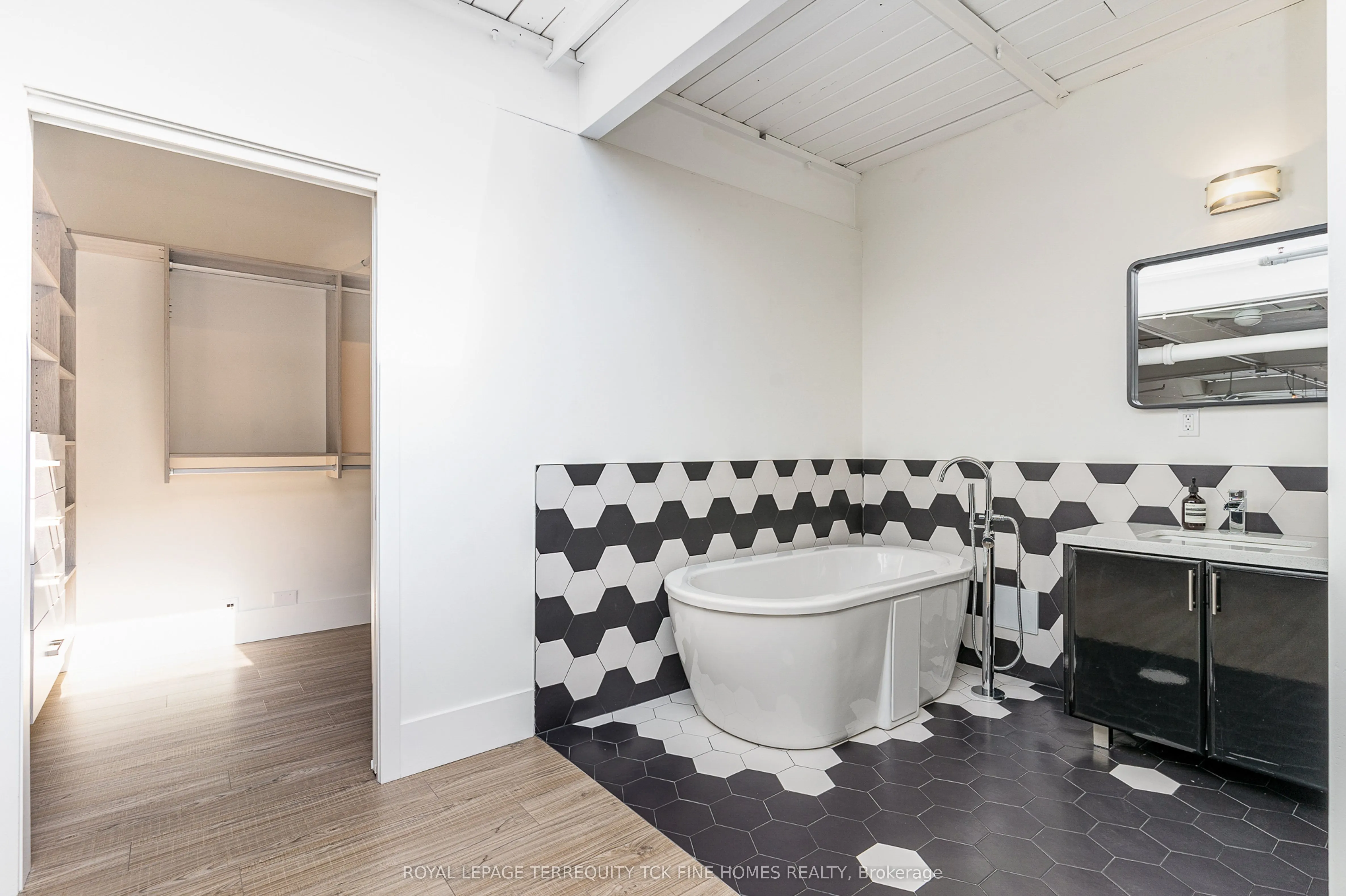 1173 Dundas Street E, #225