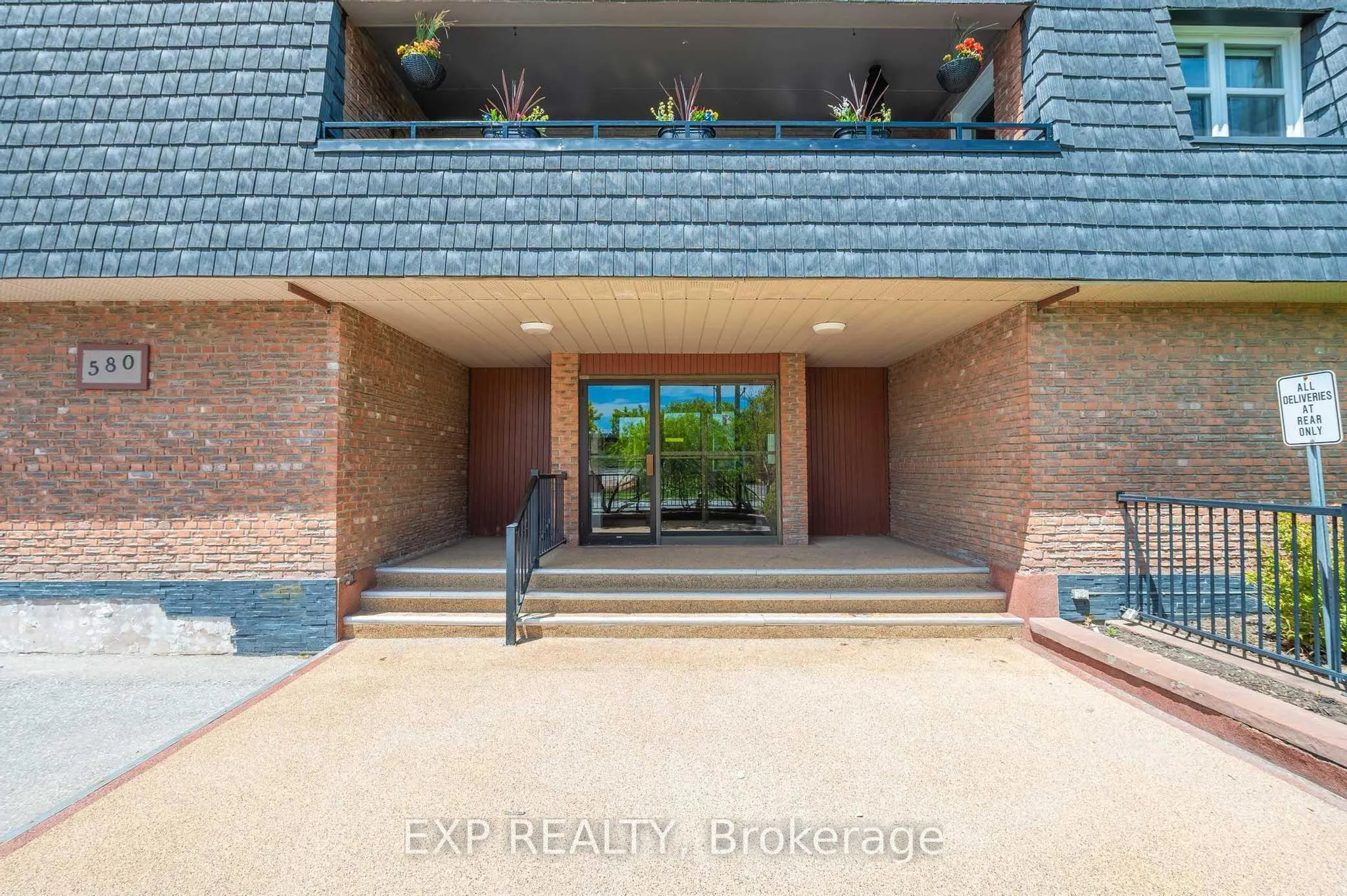 580 Mary Street E #214
