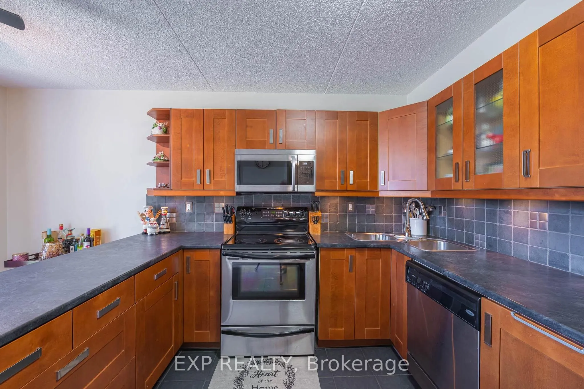 580 Mary Street E #214