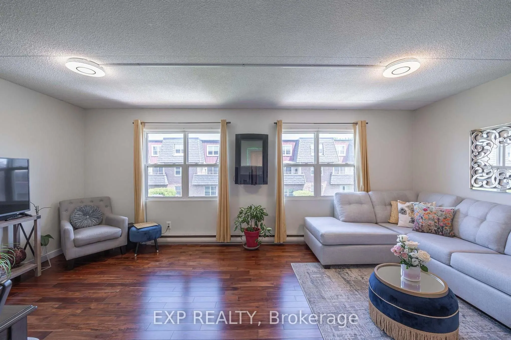 580 Mary Street E #214