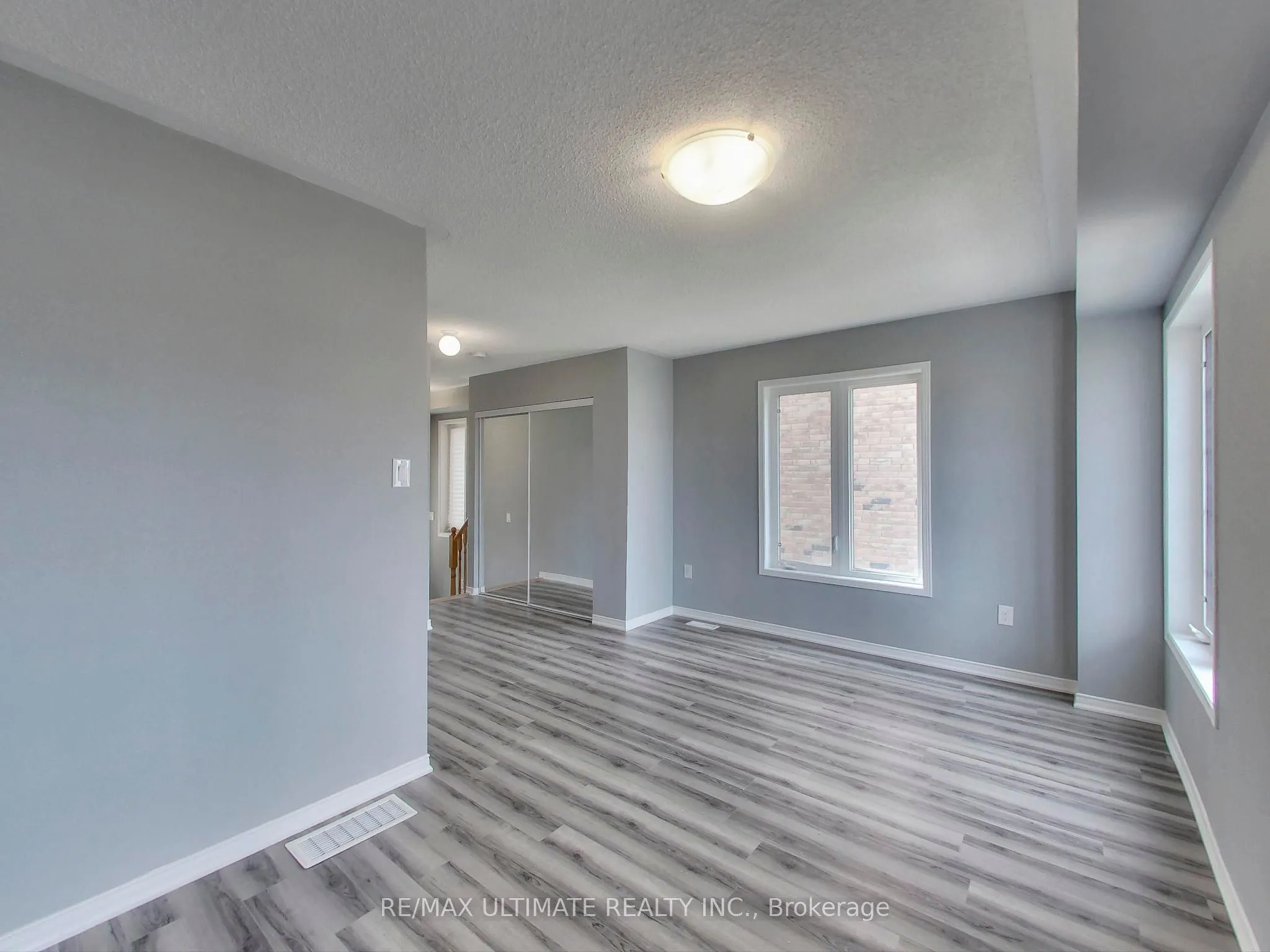 487 Rossland Road E