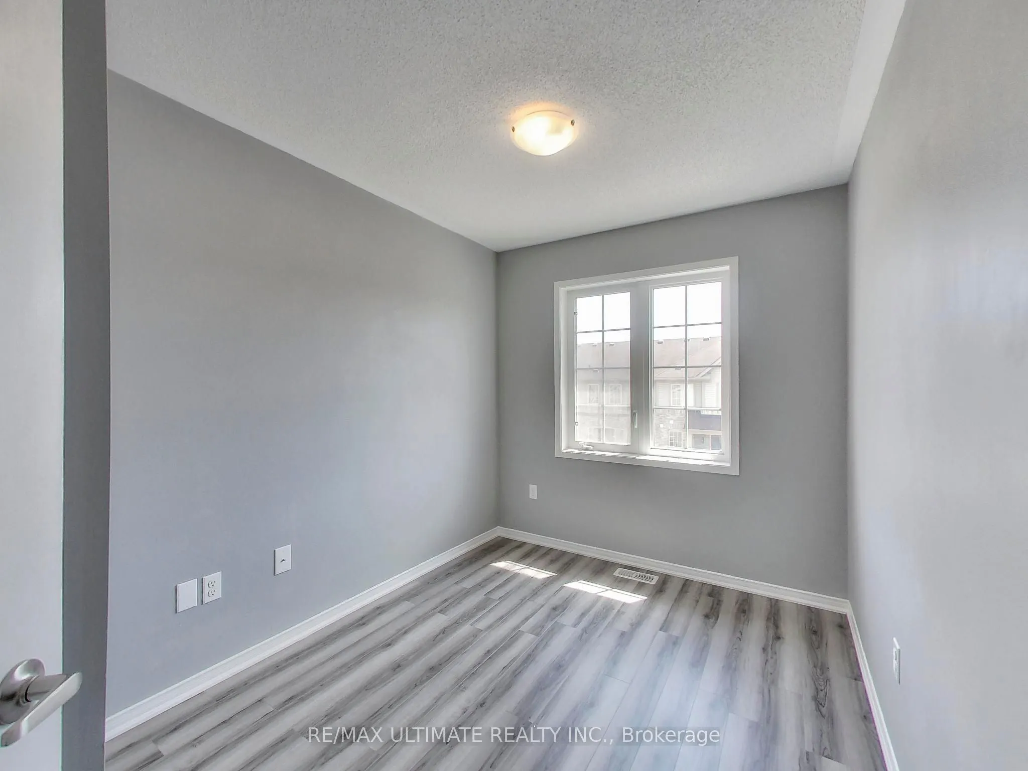 487 Rossland Road E