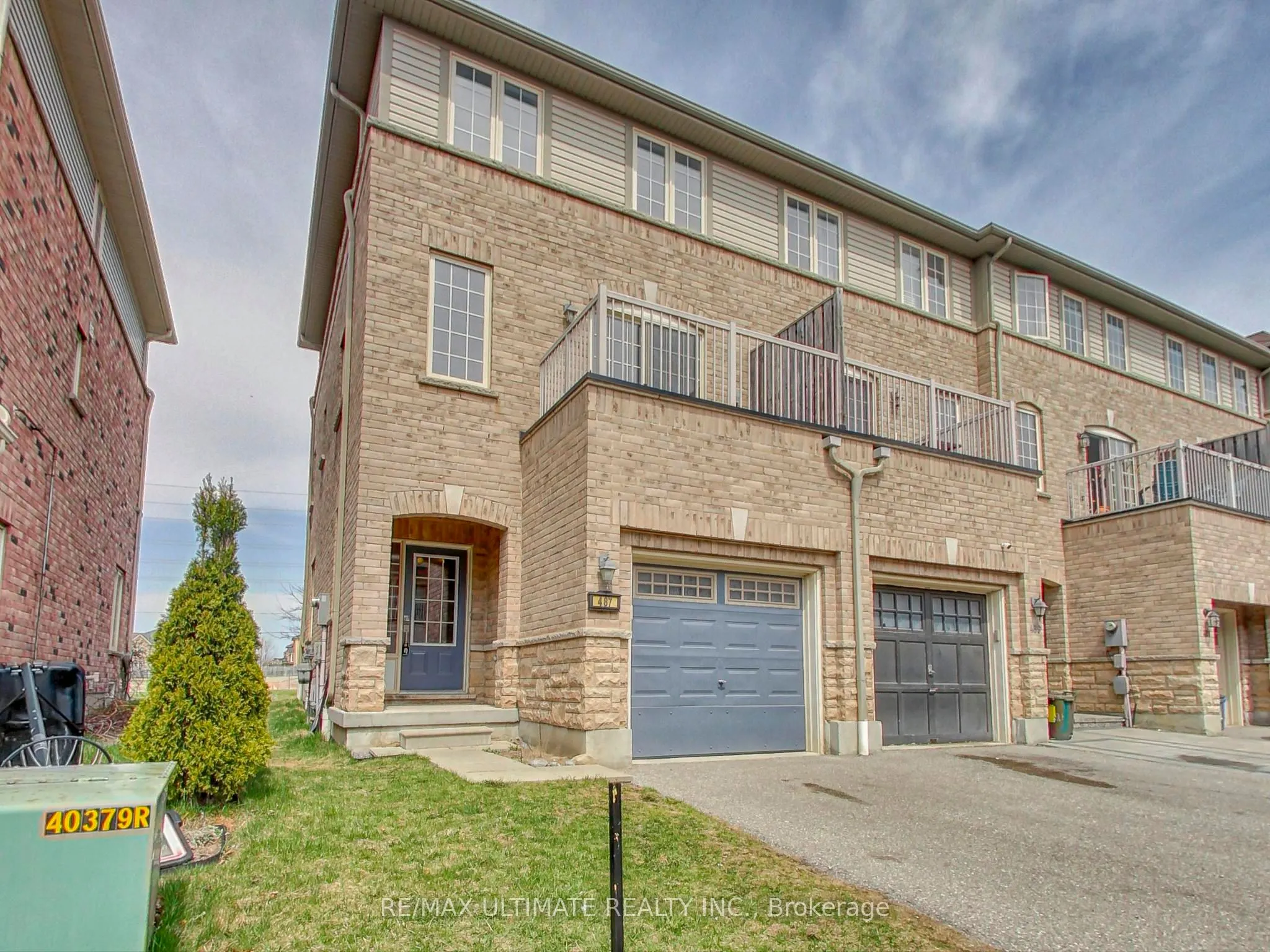 487 Rossland Road E