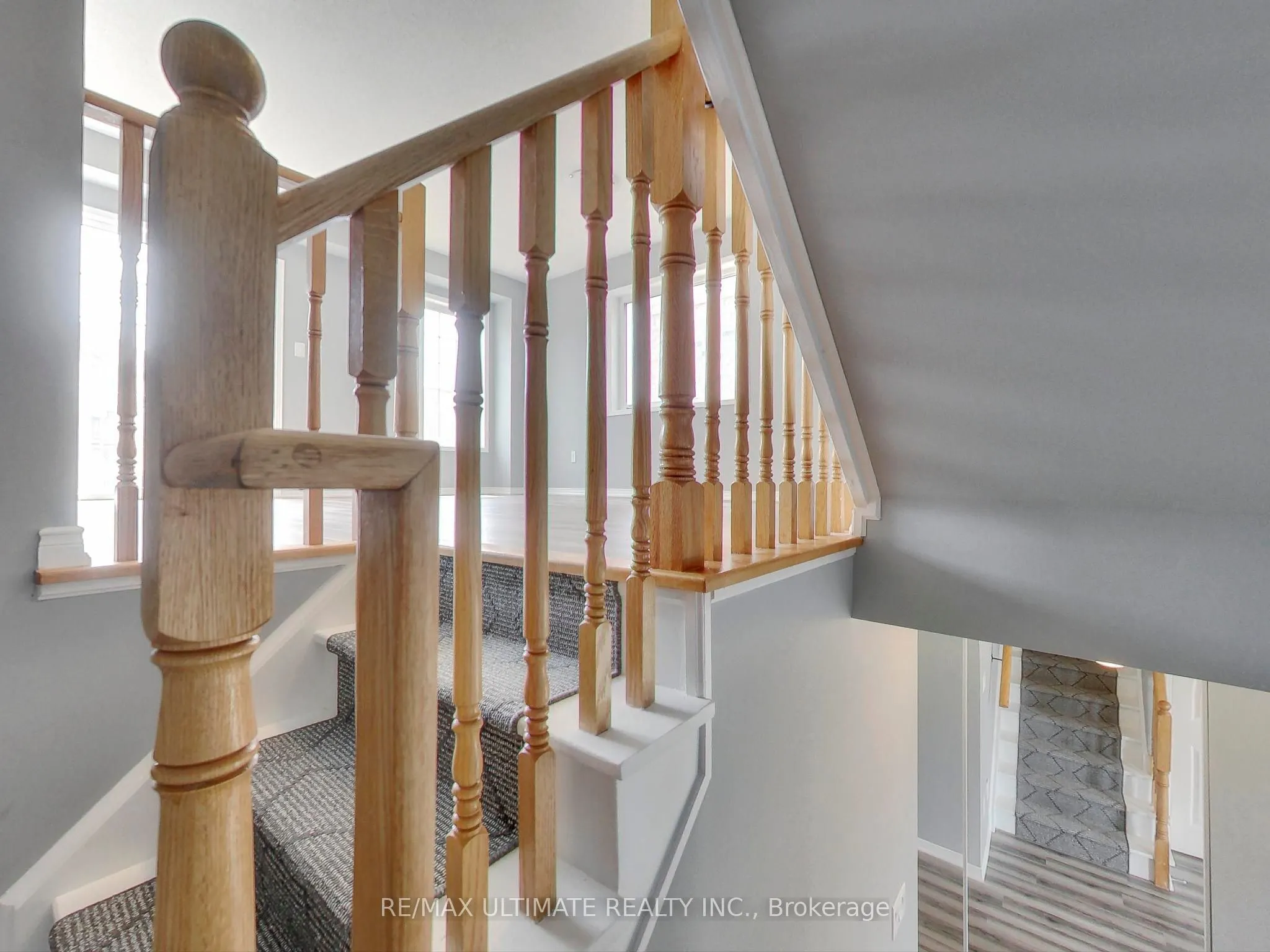 487 Rossland Road E