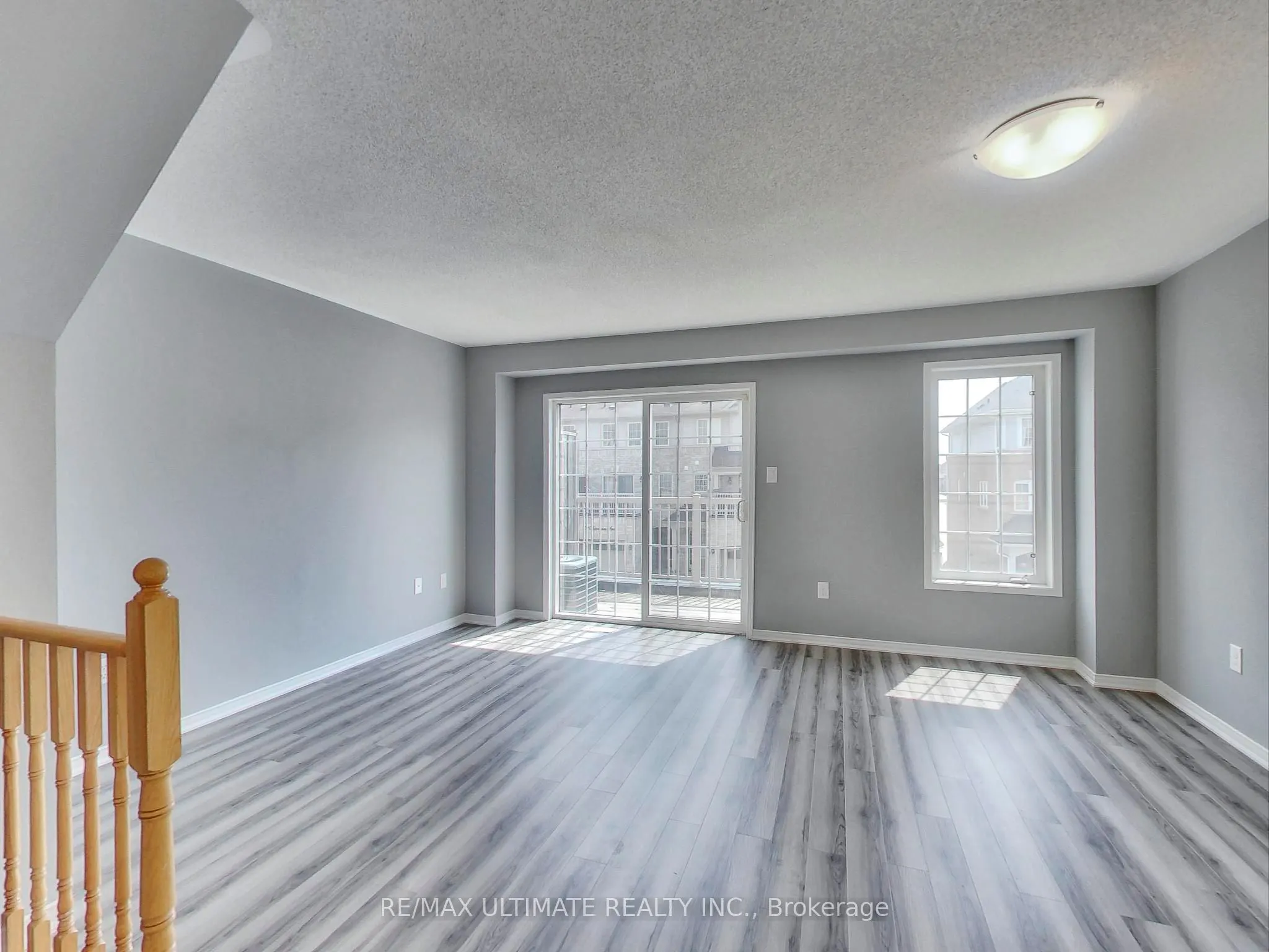 487 Rossland Road E