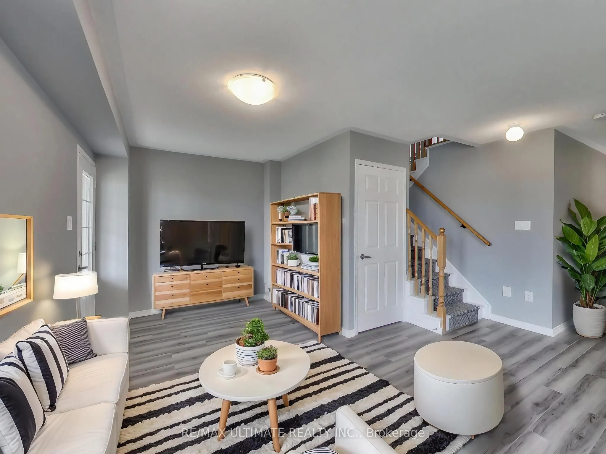 487 Rossland Road E