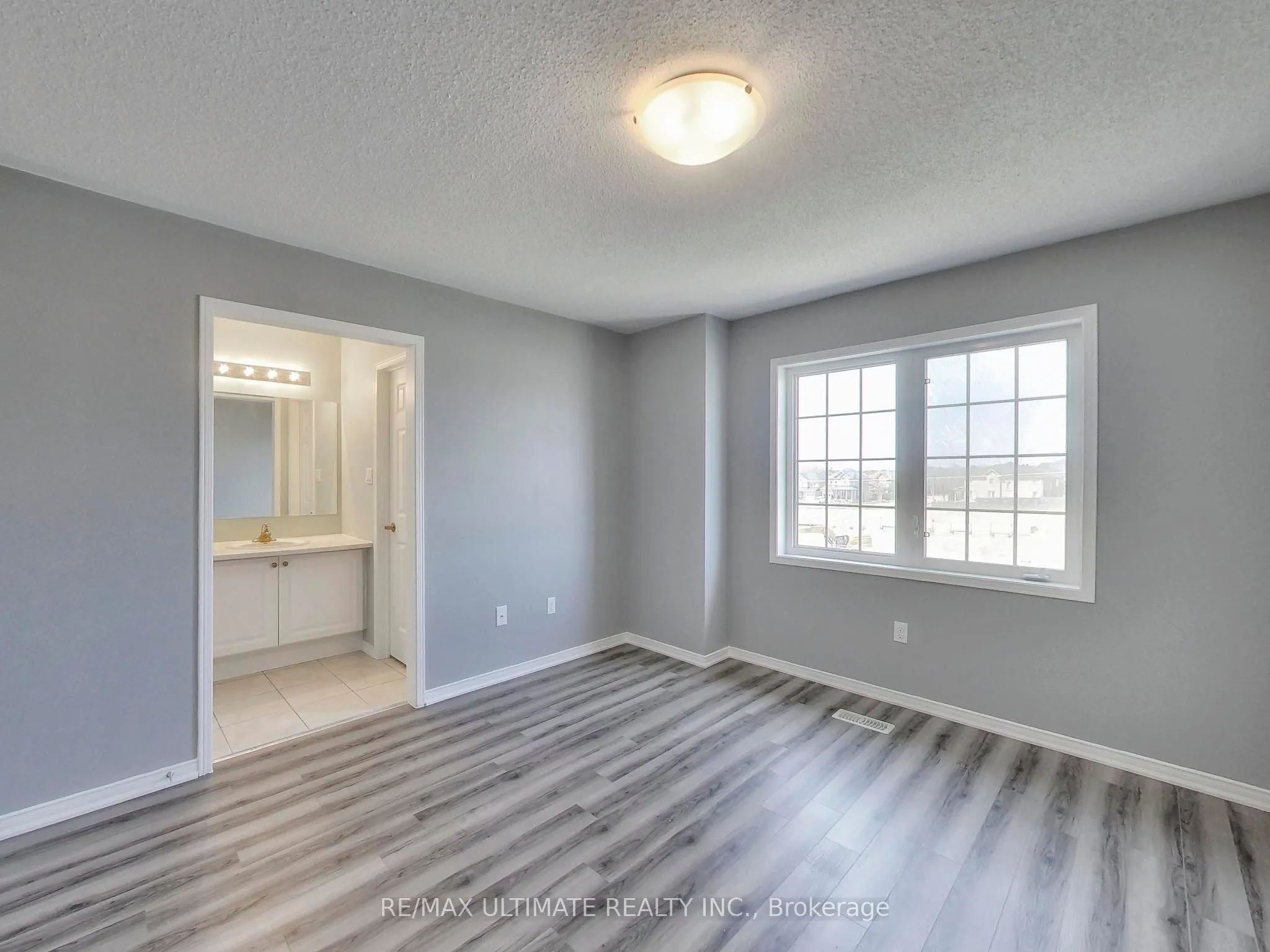 487 Rossland Road E