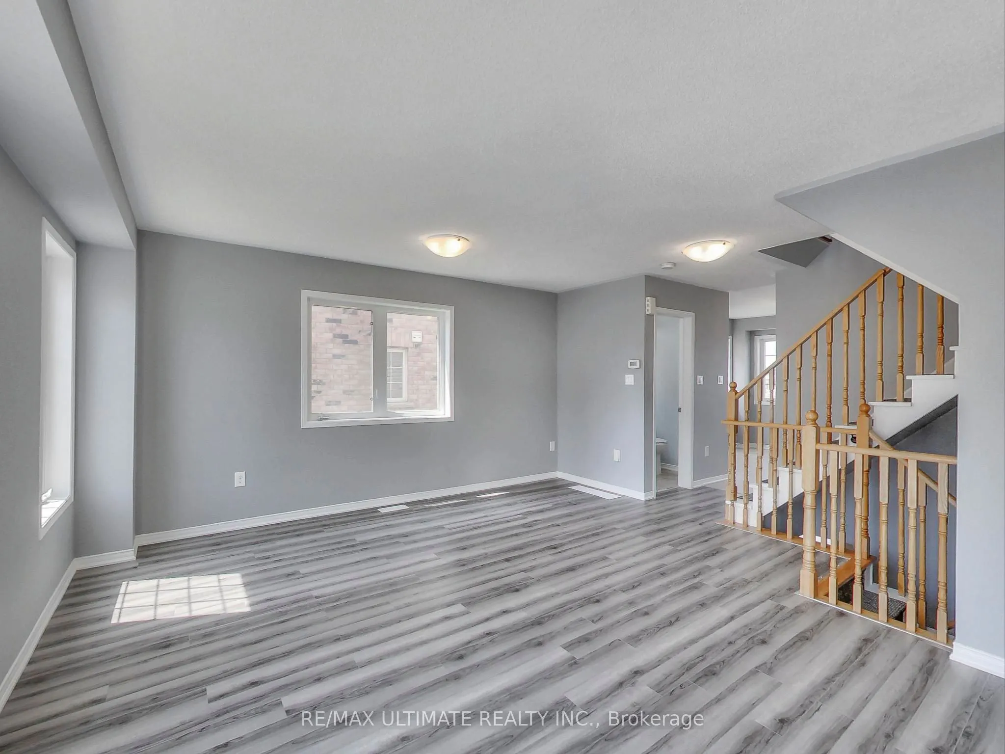 487 Rossland Road E
