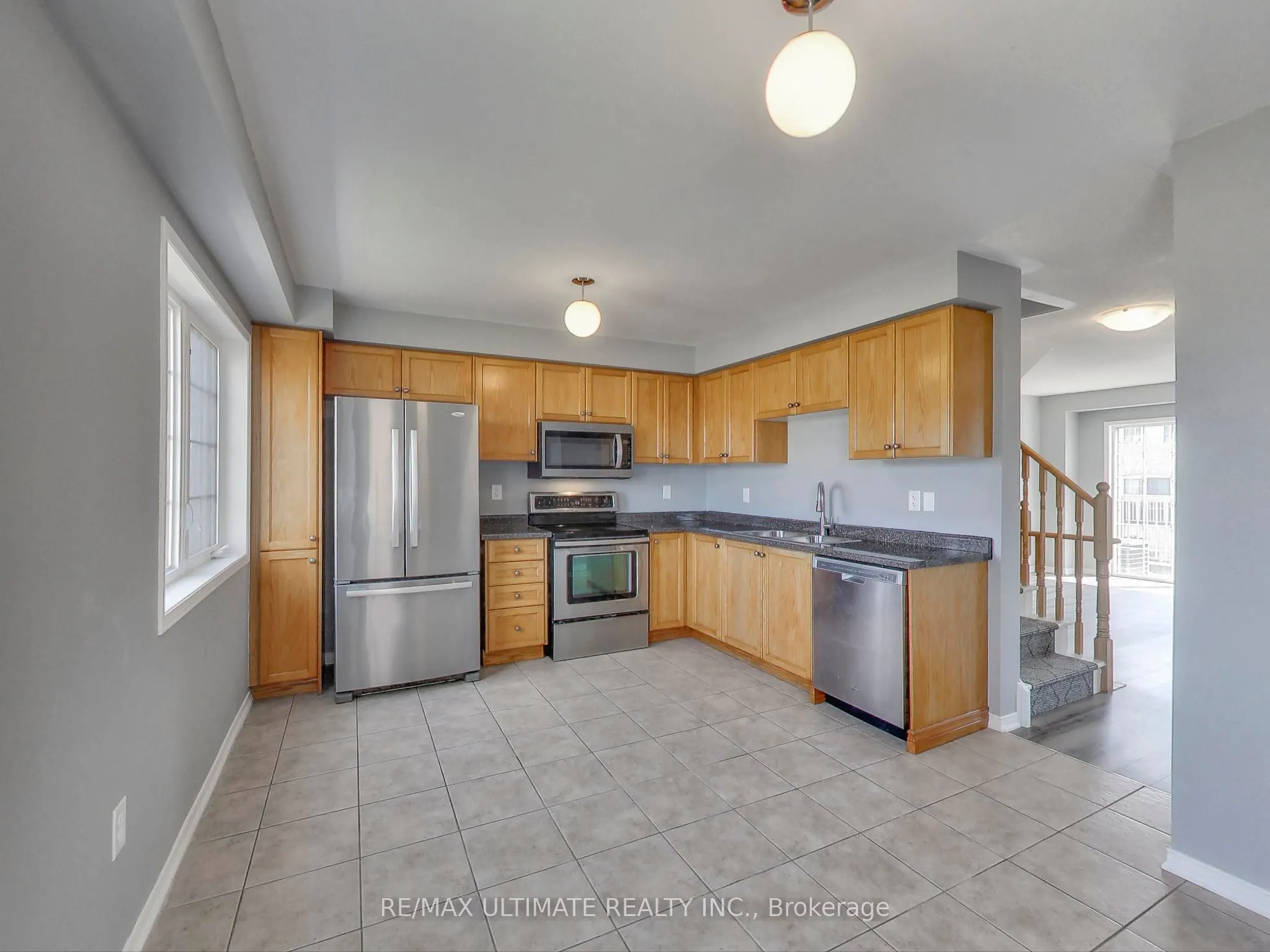 487 Rossland Road E
