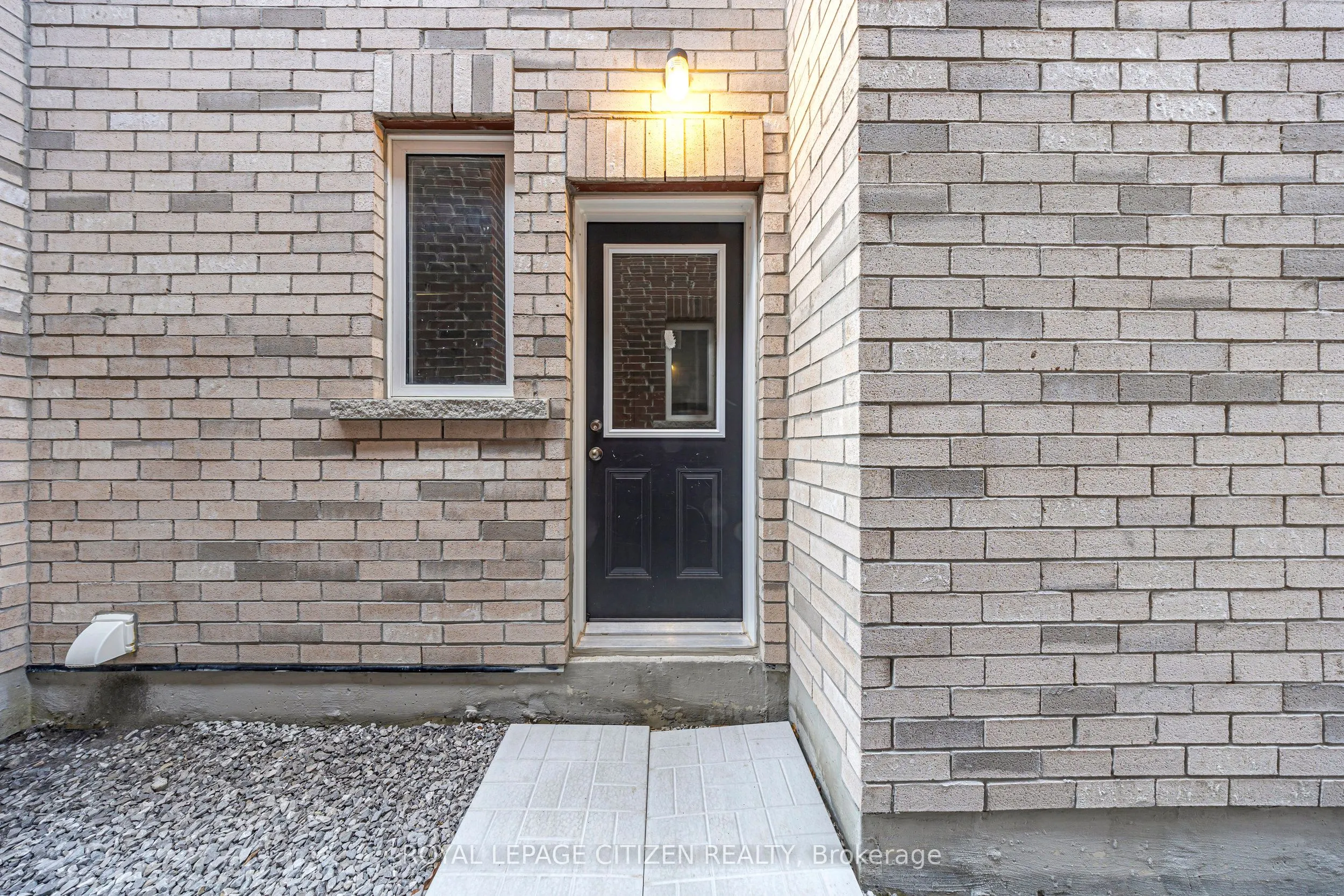 11 Northglen Boulevard
