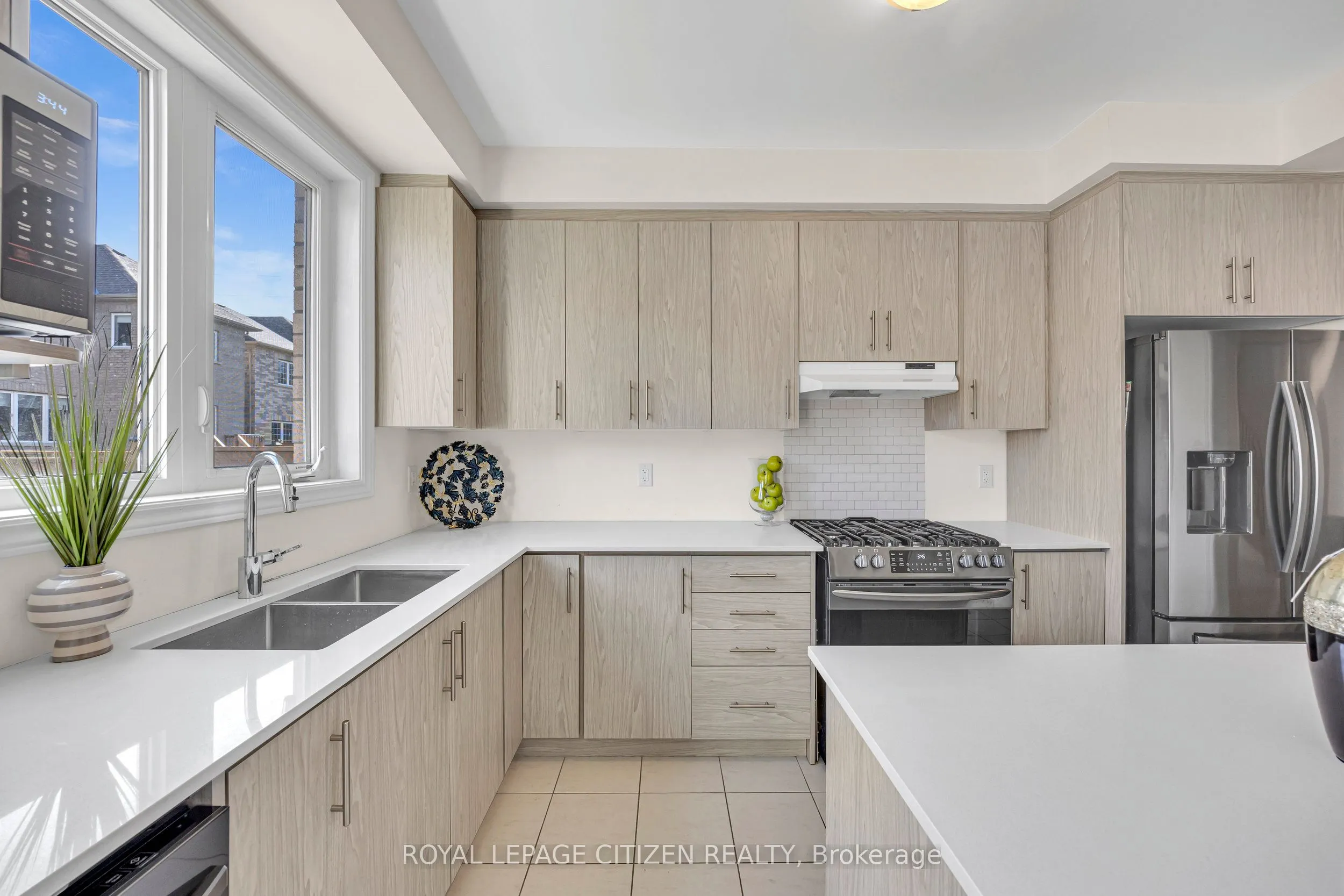 11 Northglen Boulevard