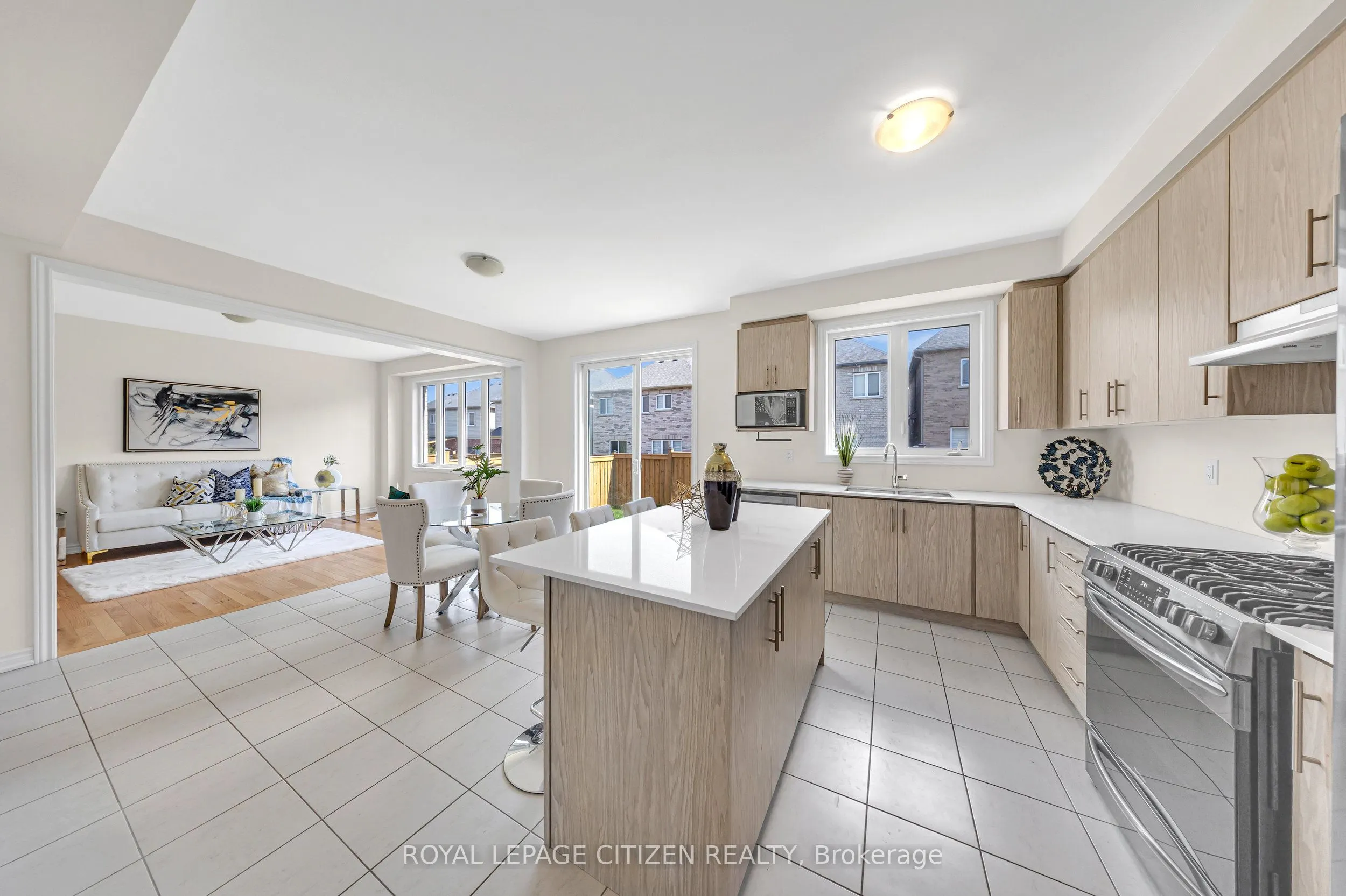 11 Northglen Boulevard