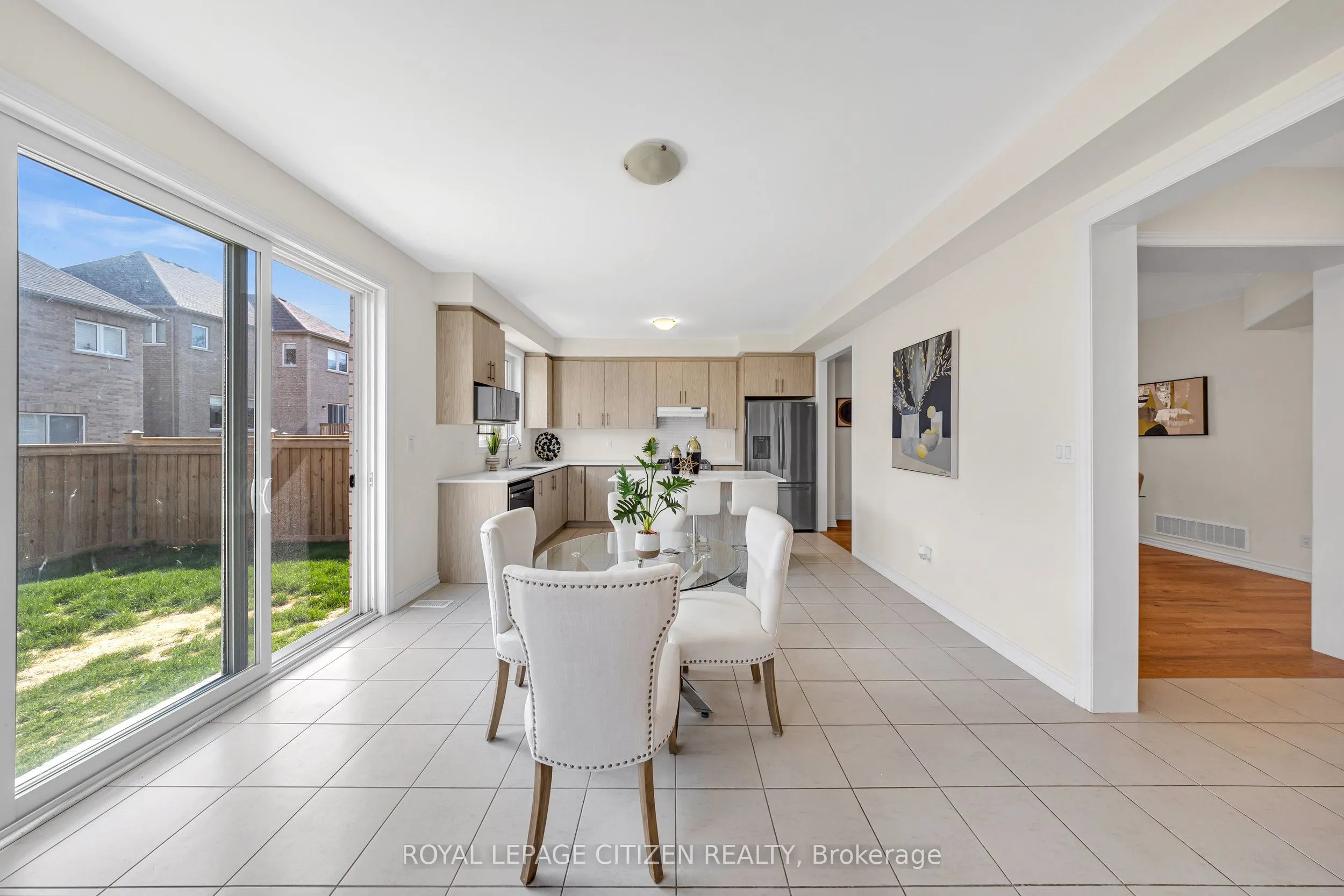 11 Northglen Boulevard