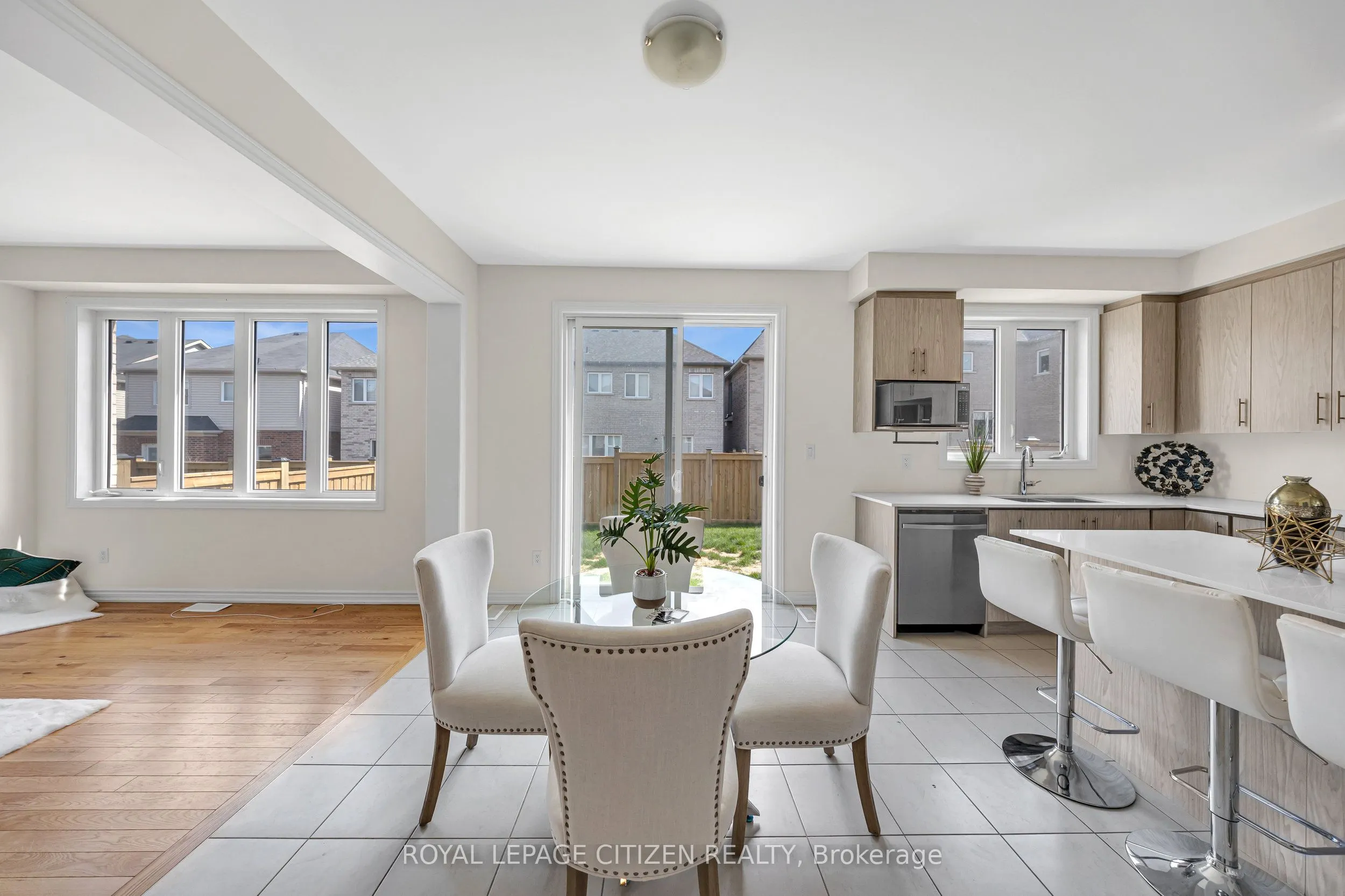 11 Northglen Boulevard