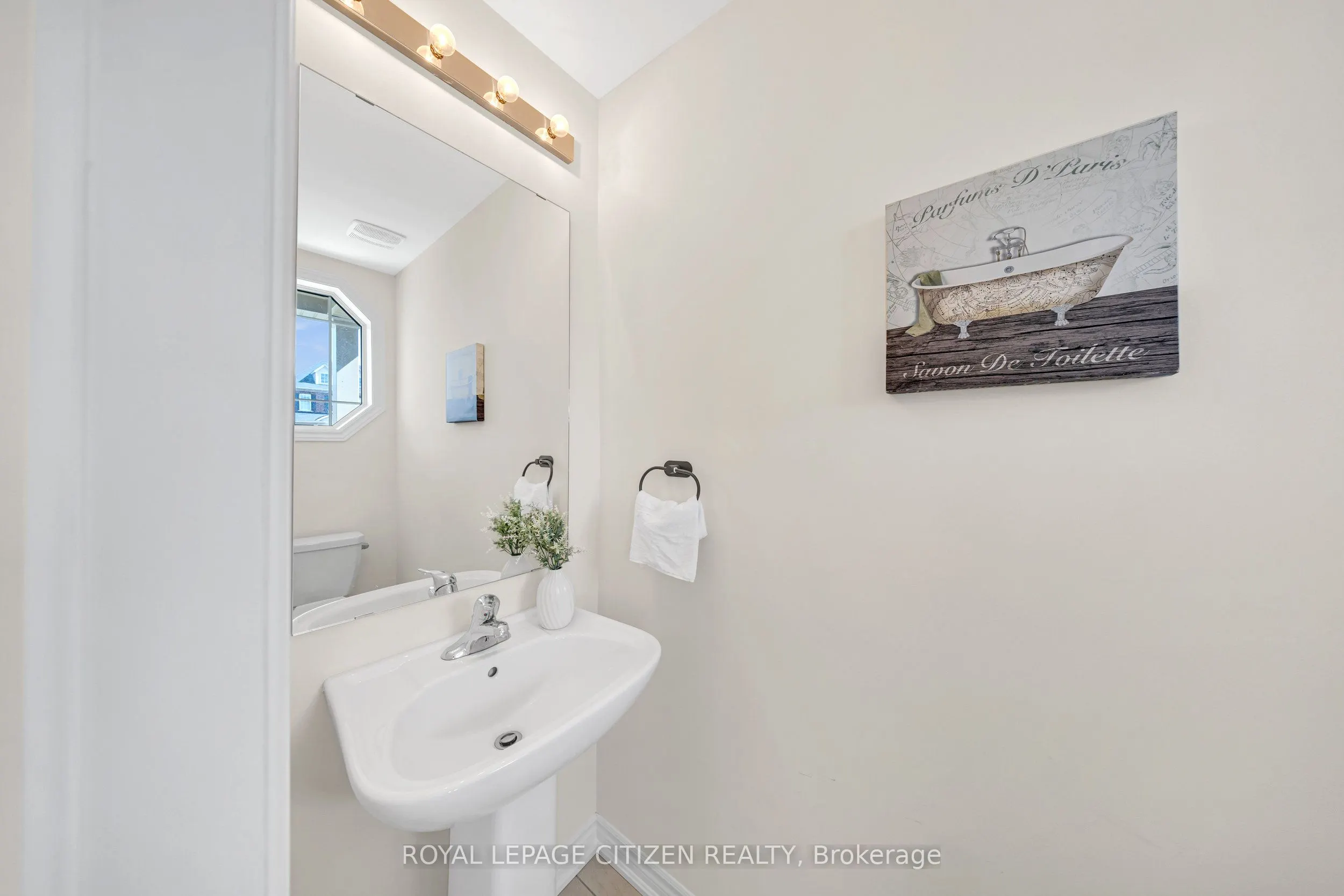 11 Northglen Boulevard