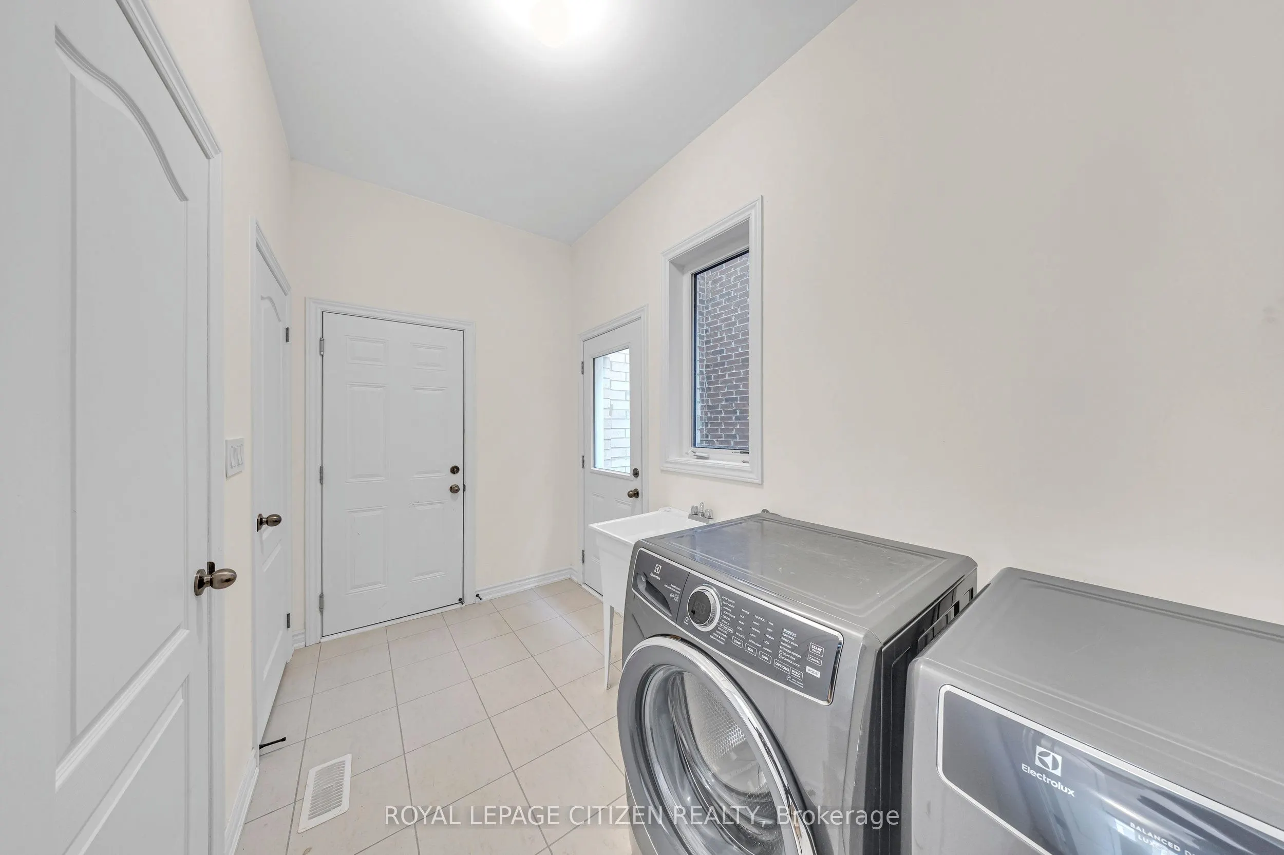 11 Northglen Boulevard