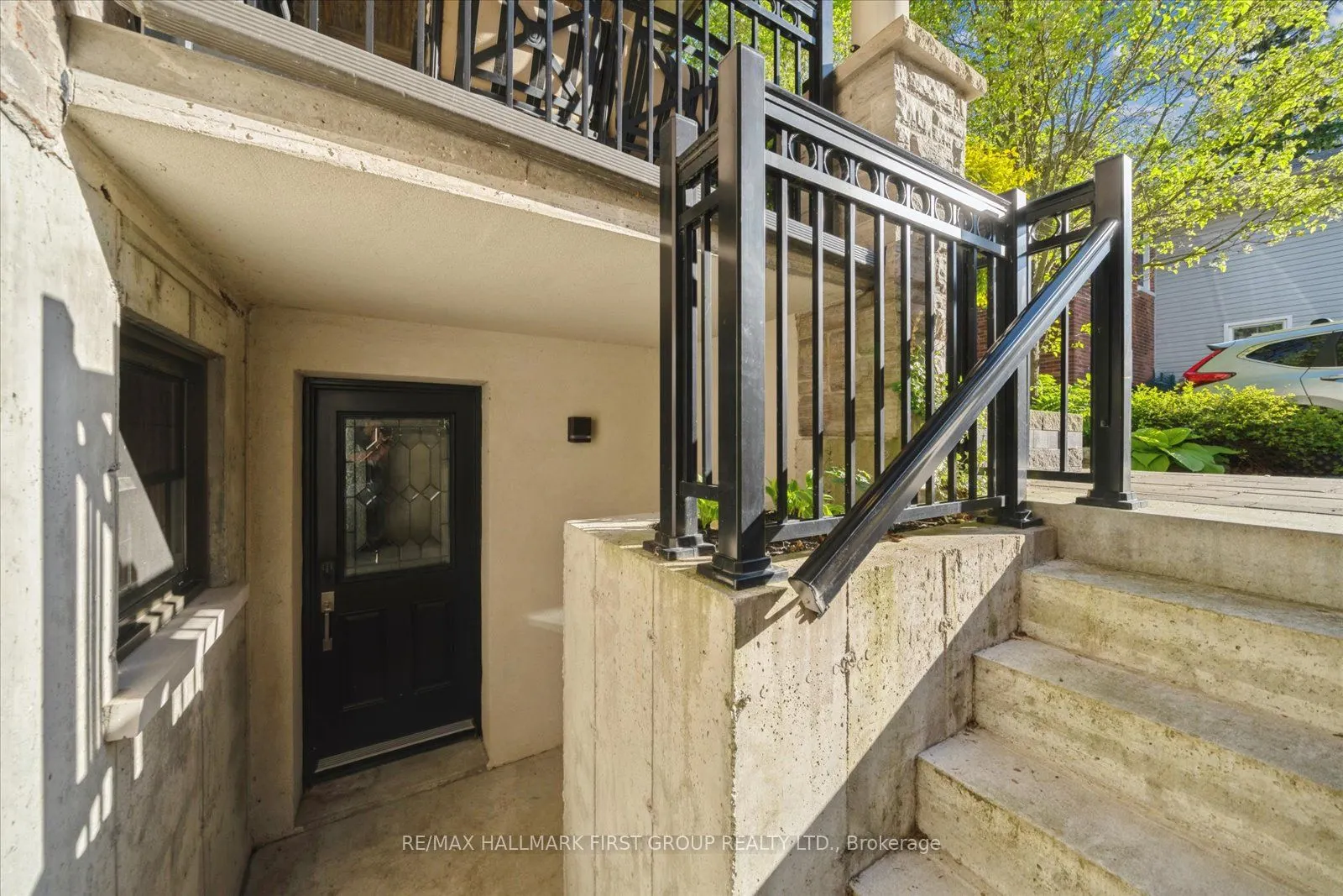 134 Front Street E