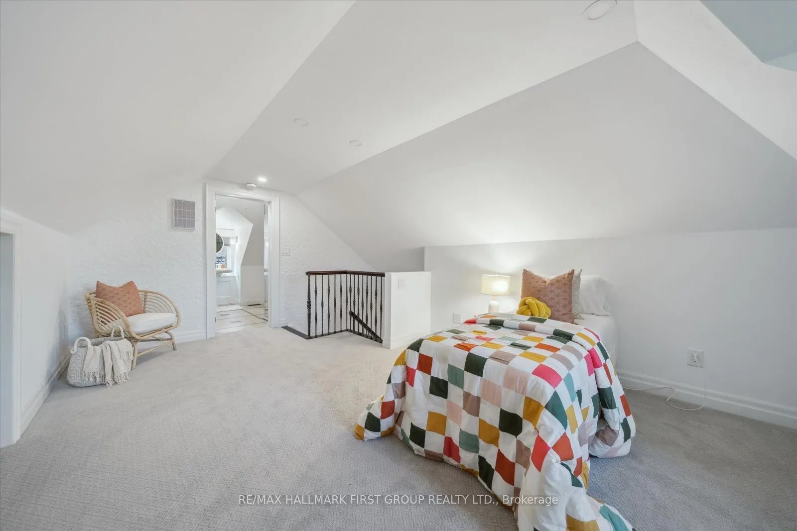 134 Front Street E