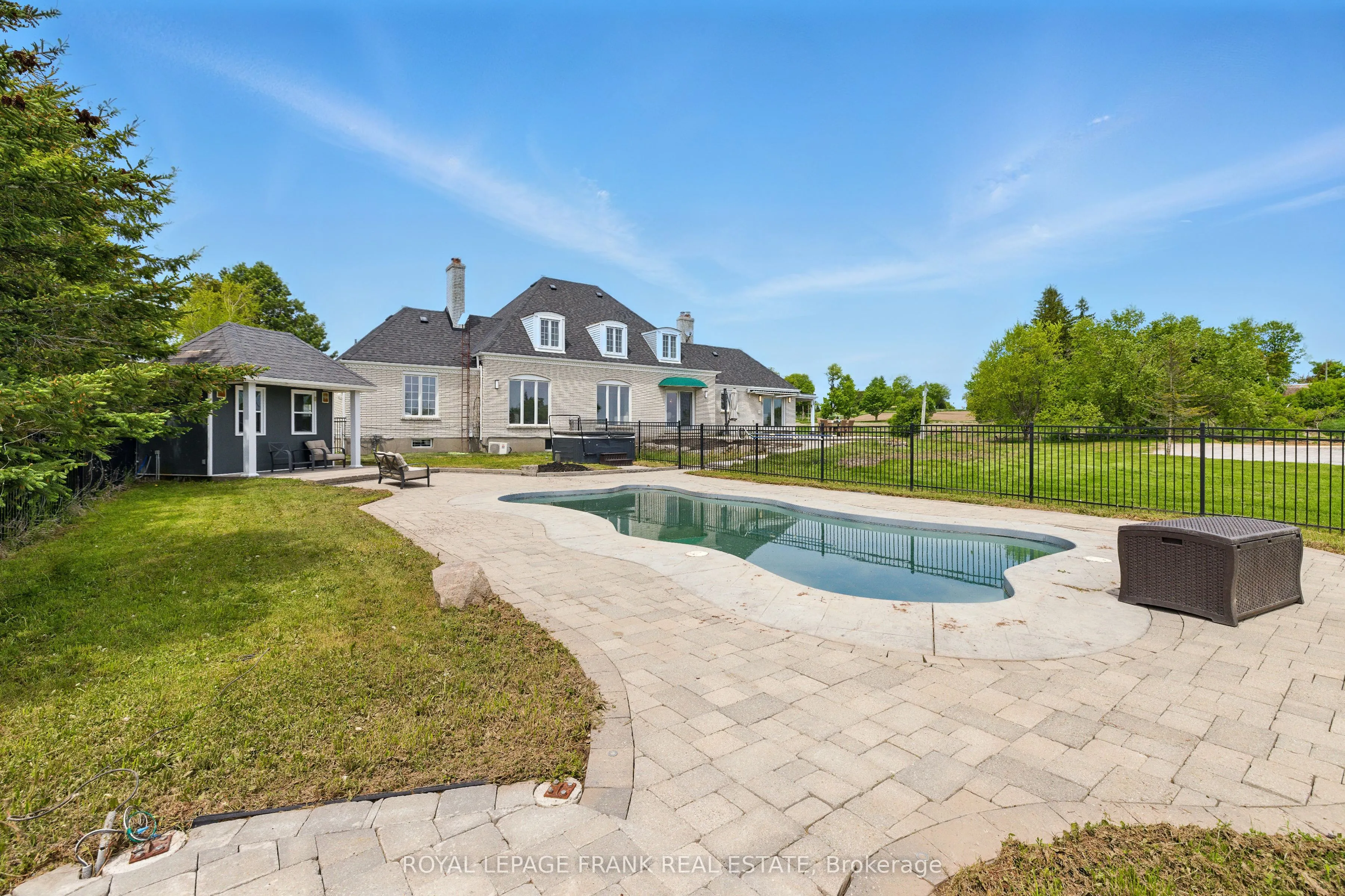 815 Coates Road W