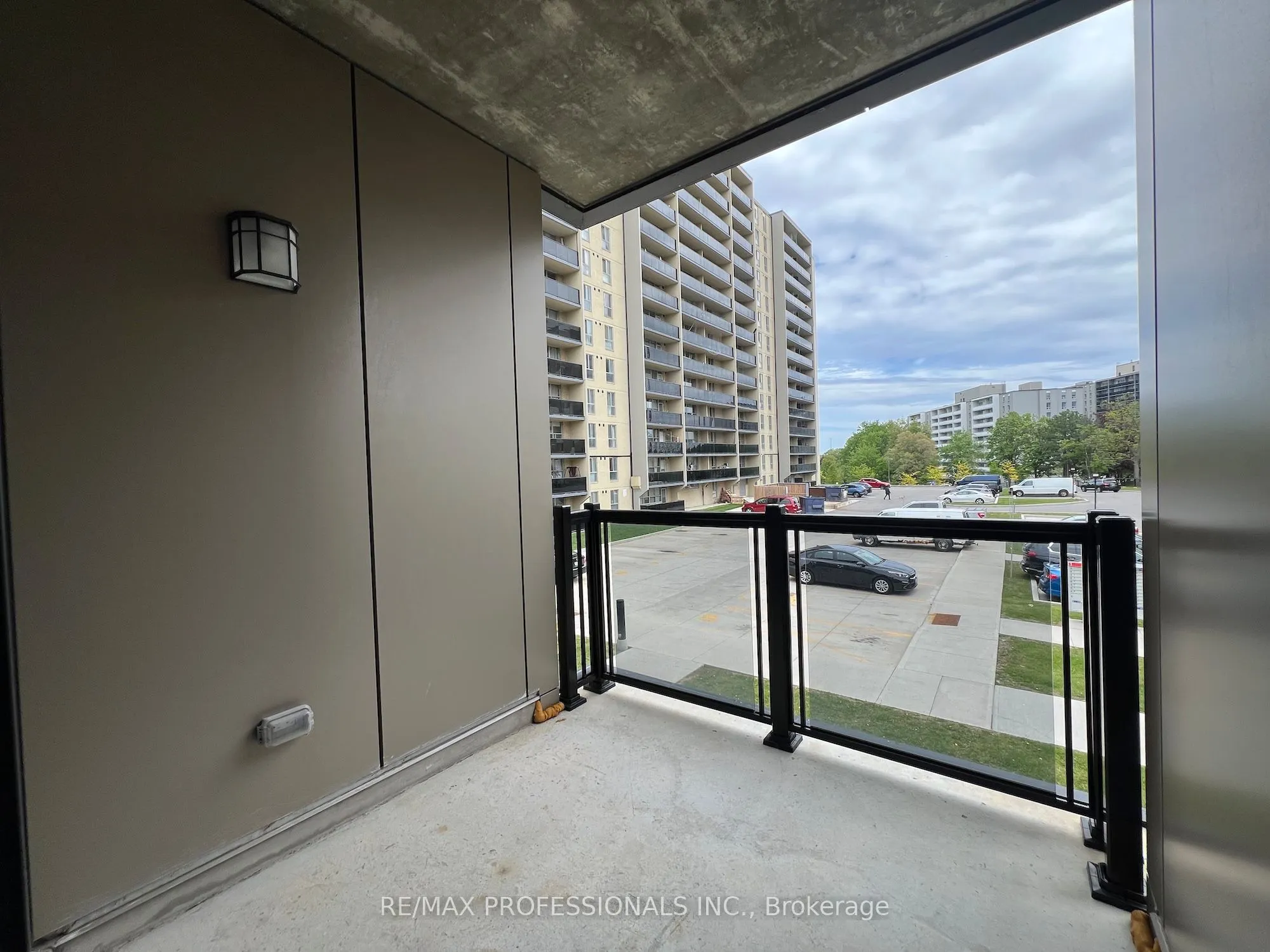 37 Antrim Crescent, #202
