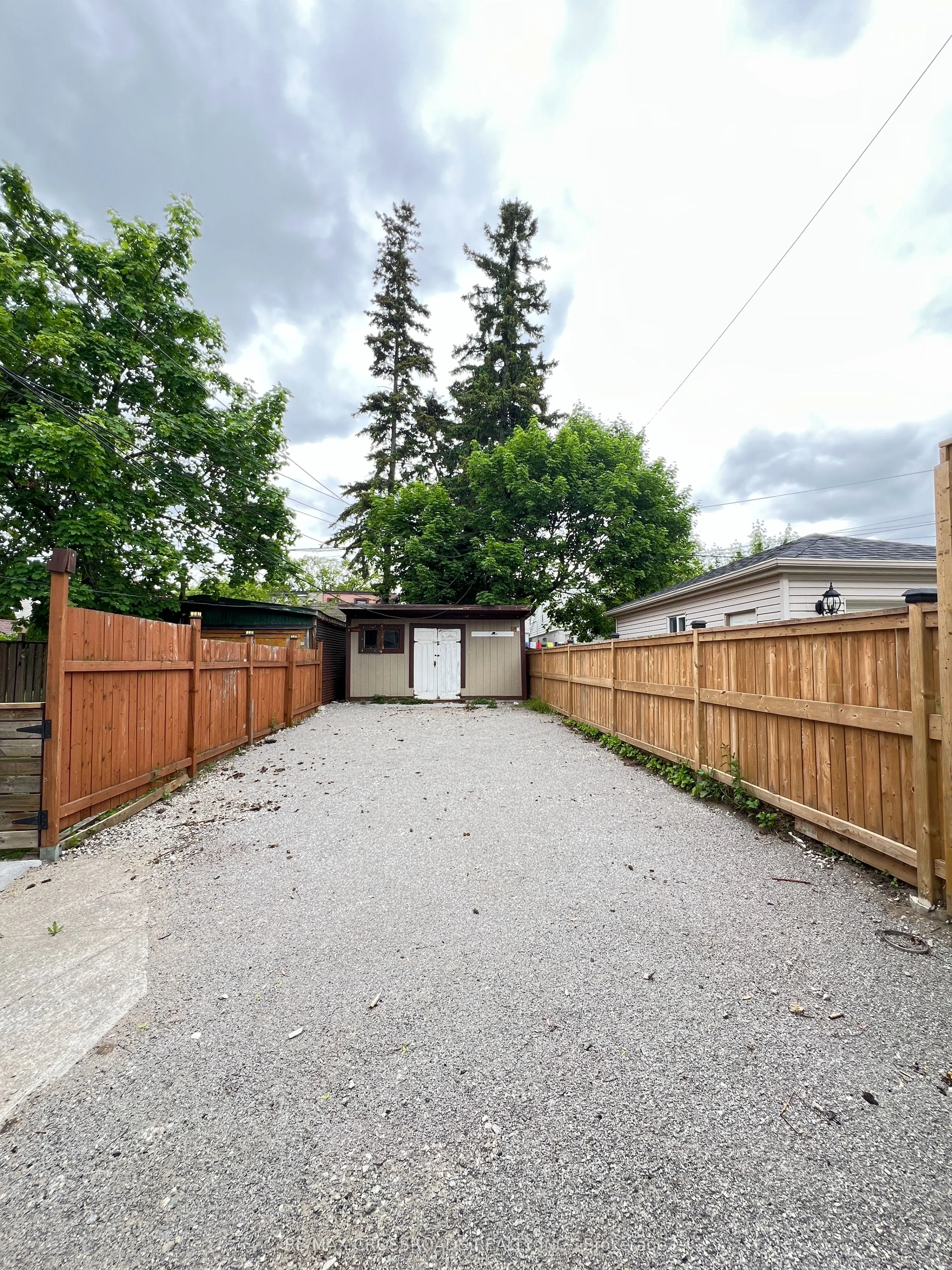 548 Glebeholme Boulevard