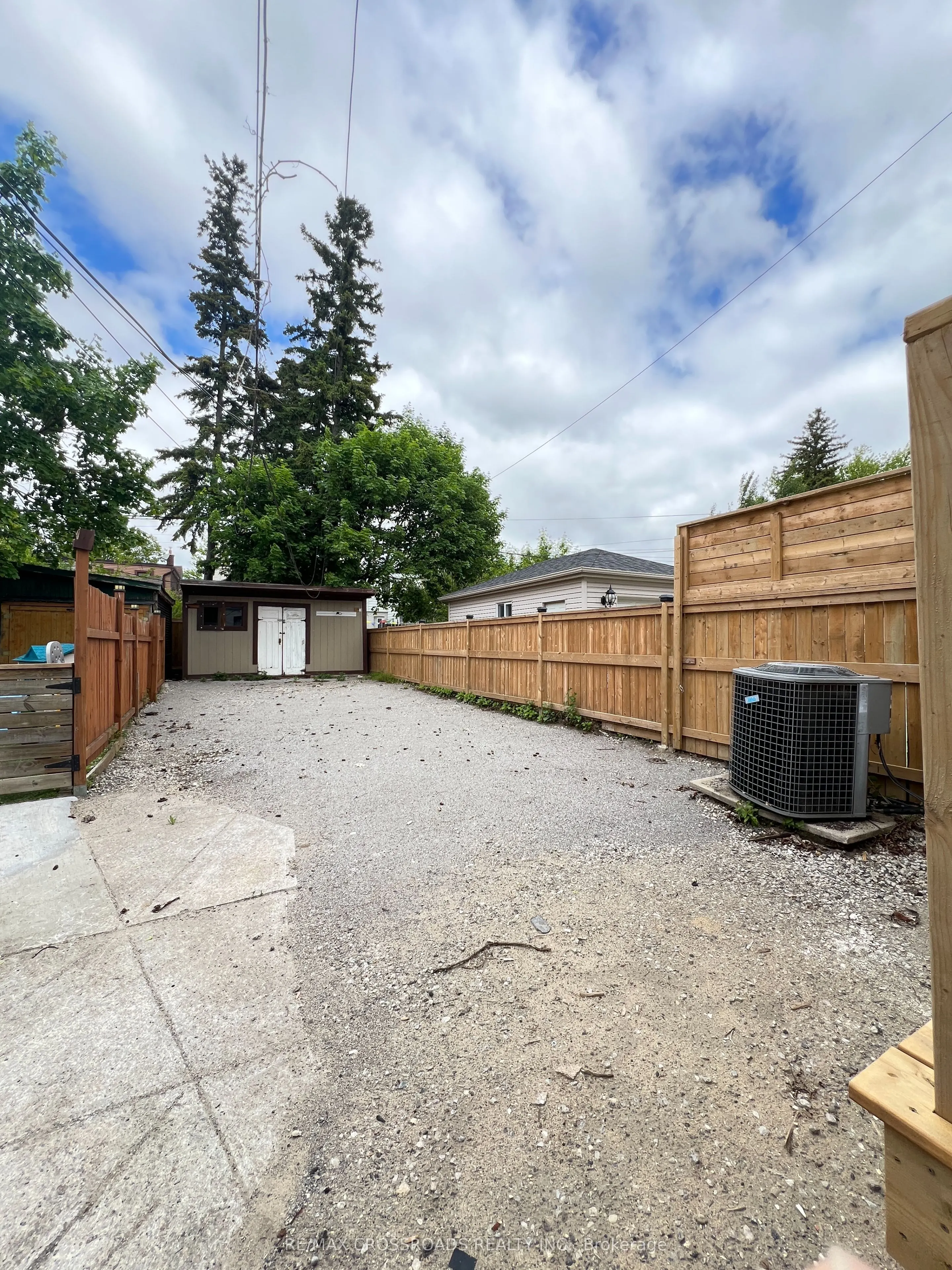 548 Glebeholme Boulevard