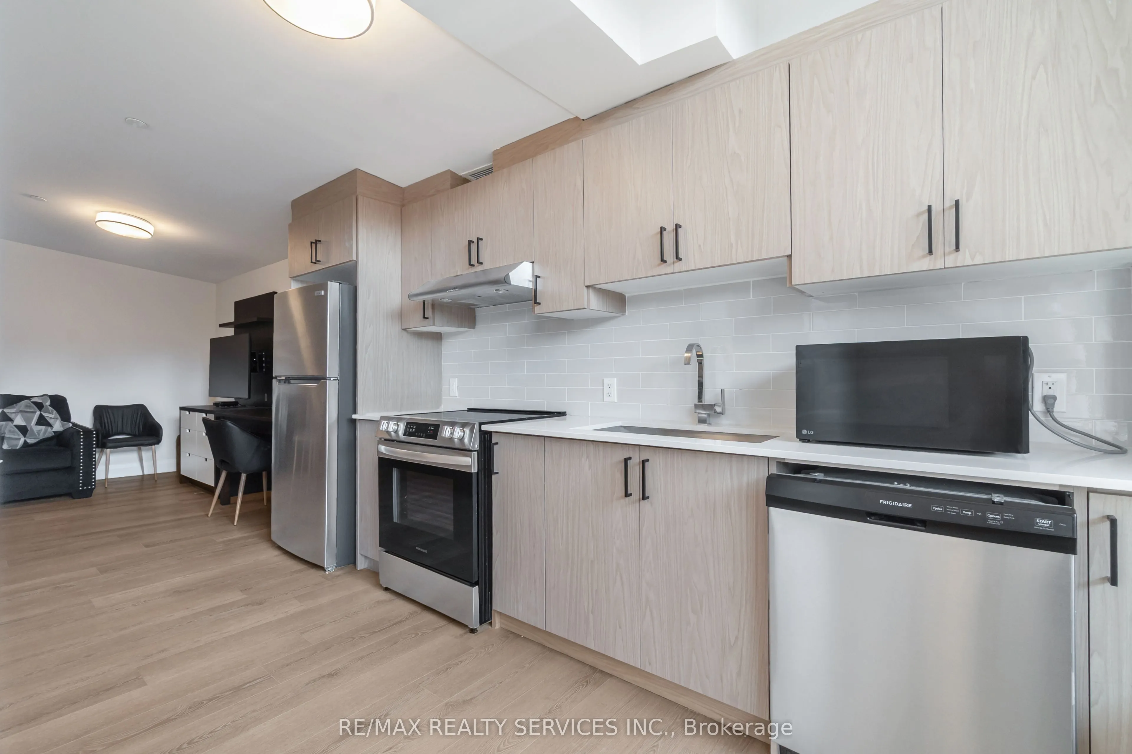 30 DEAN PARK Road, ##3