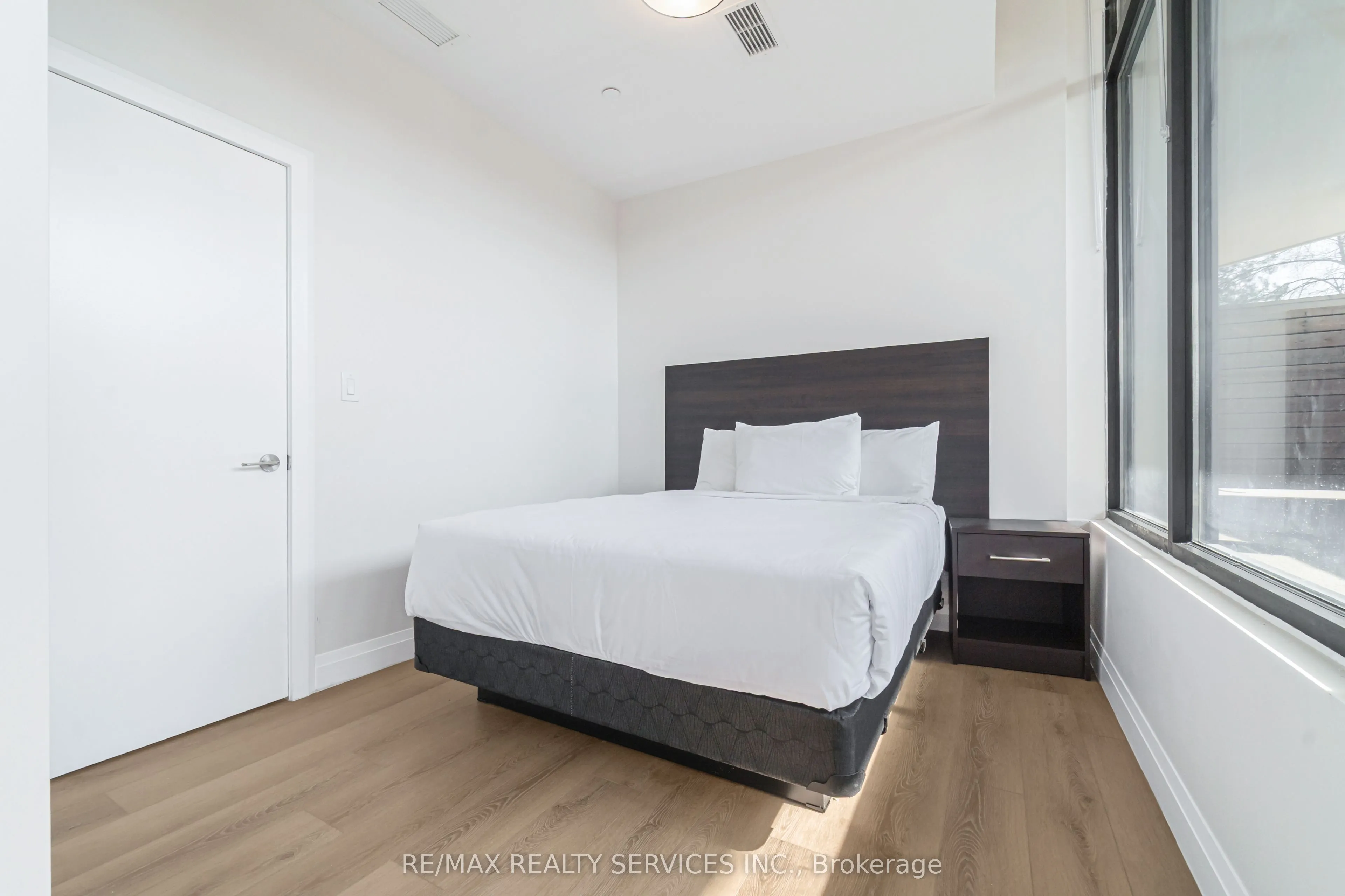30 DEAN PARK Road, ##3