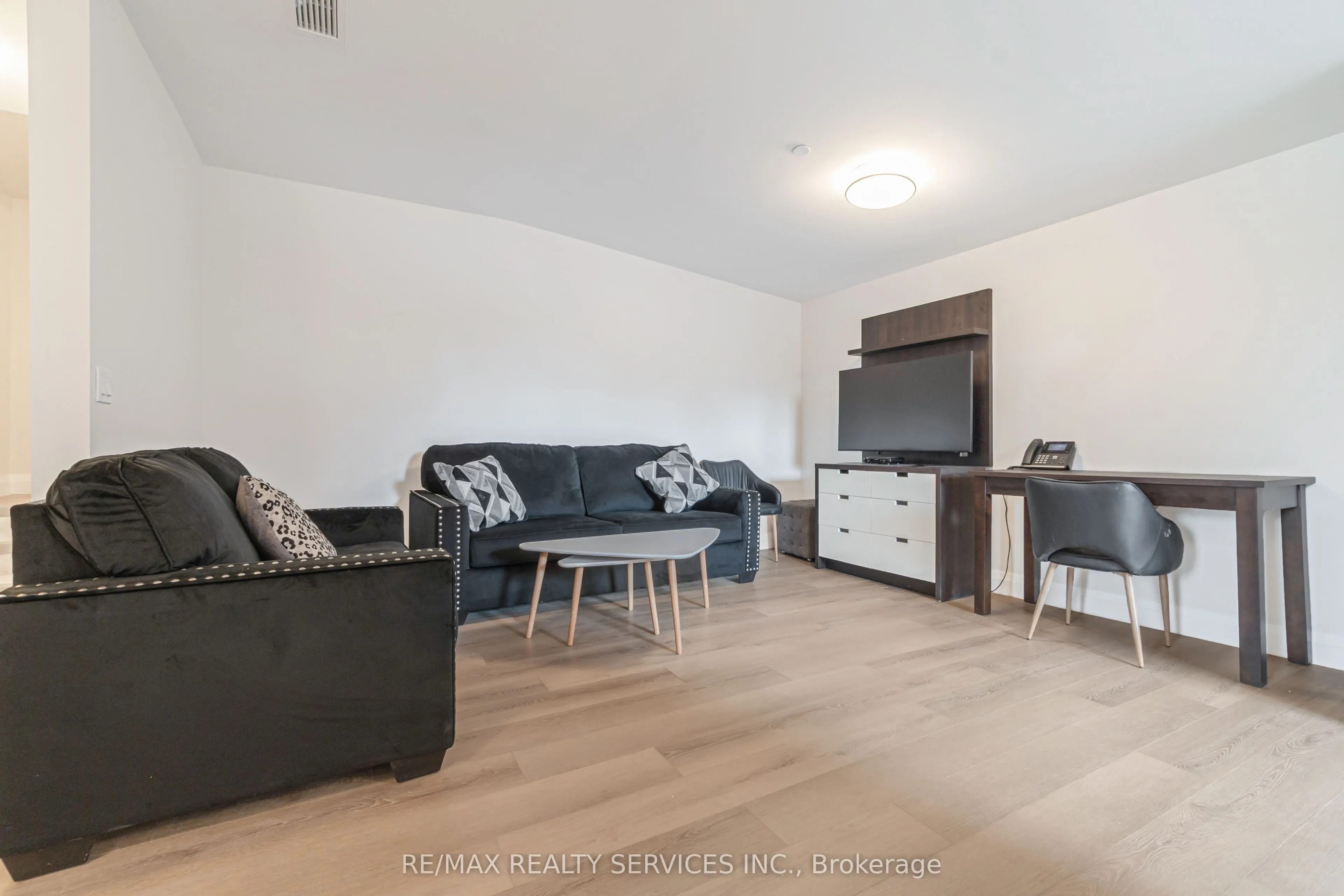 30 DEAN PARK Road, ##3