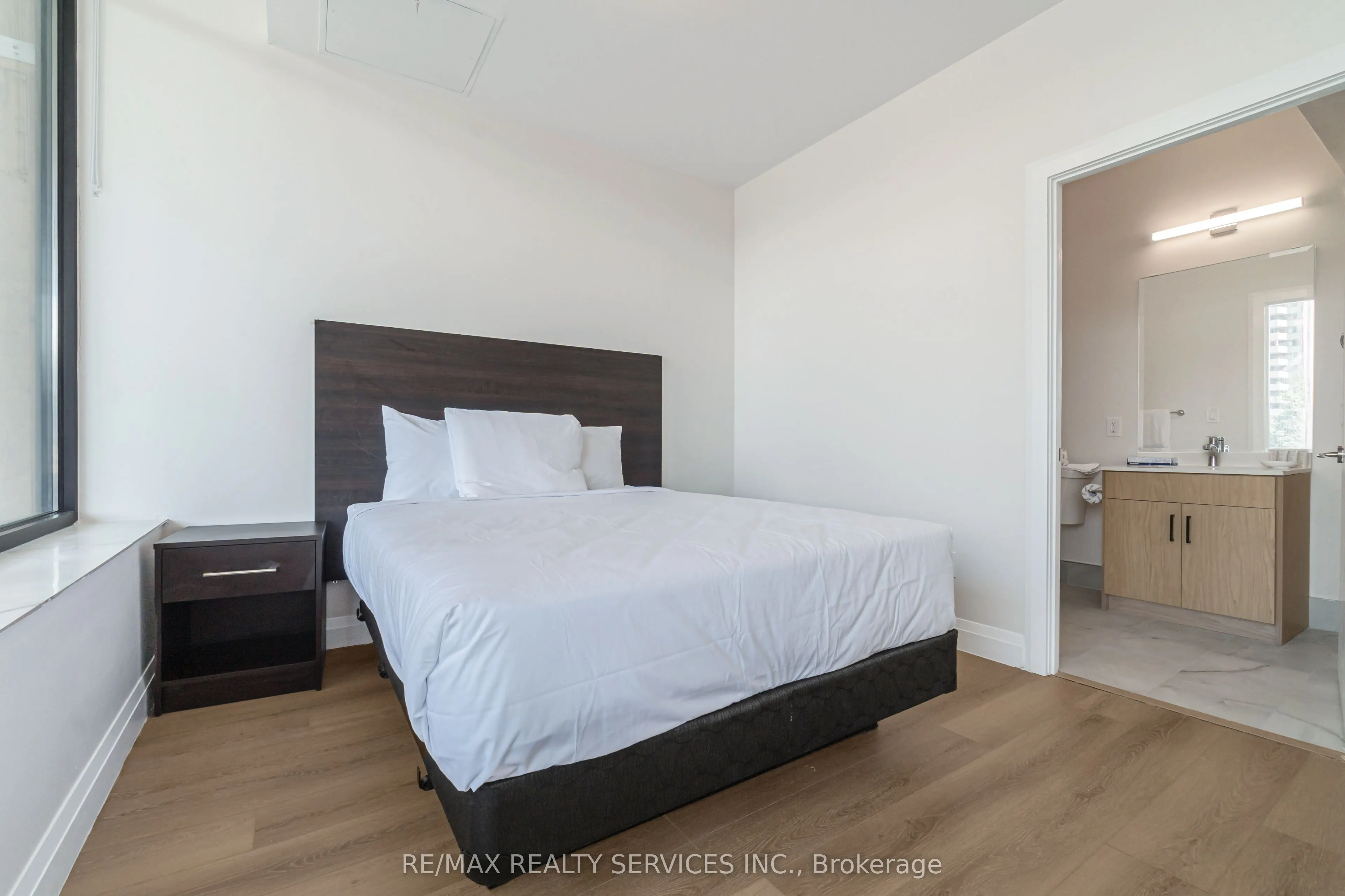 30 DEAN PARK Road, ##3