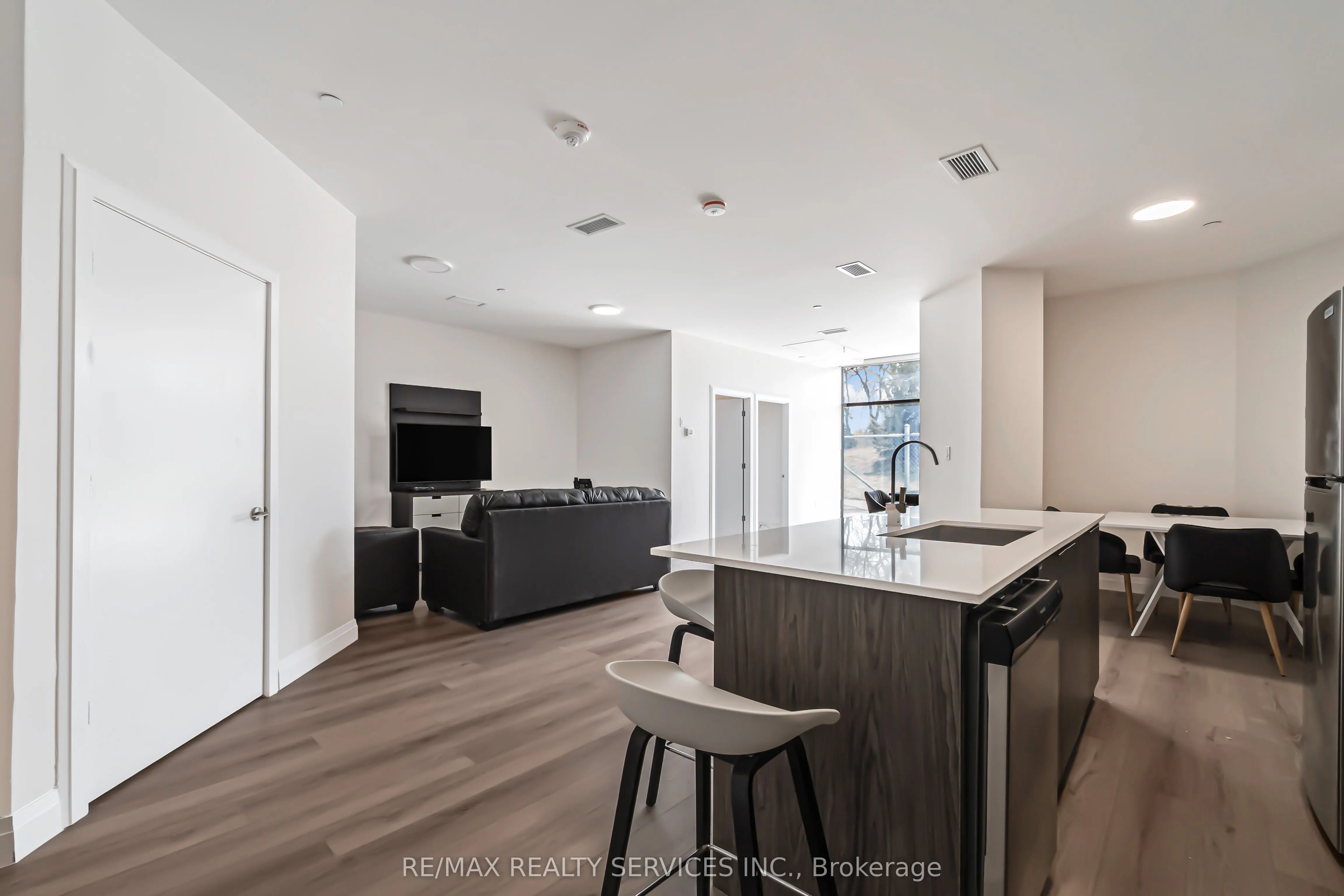 30 DEAN PARK Road, ##9