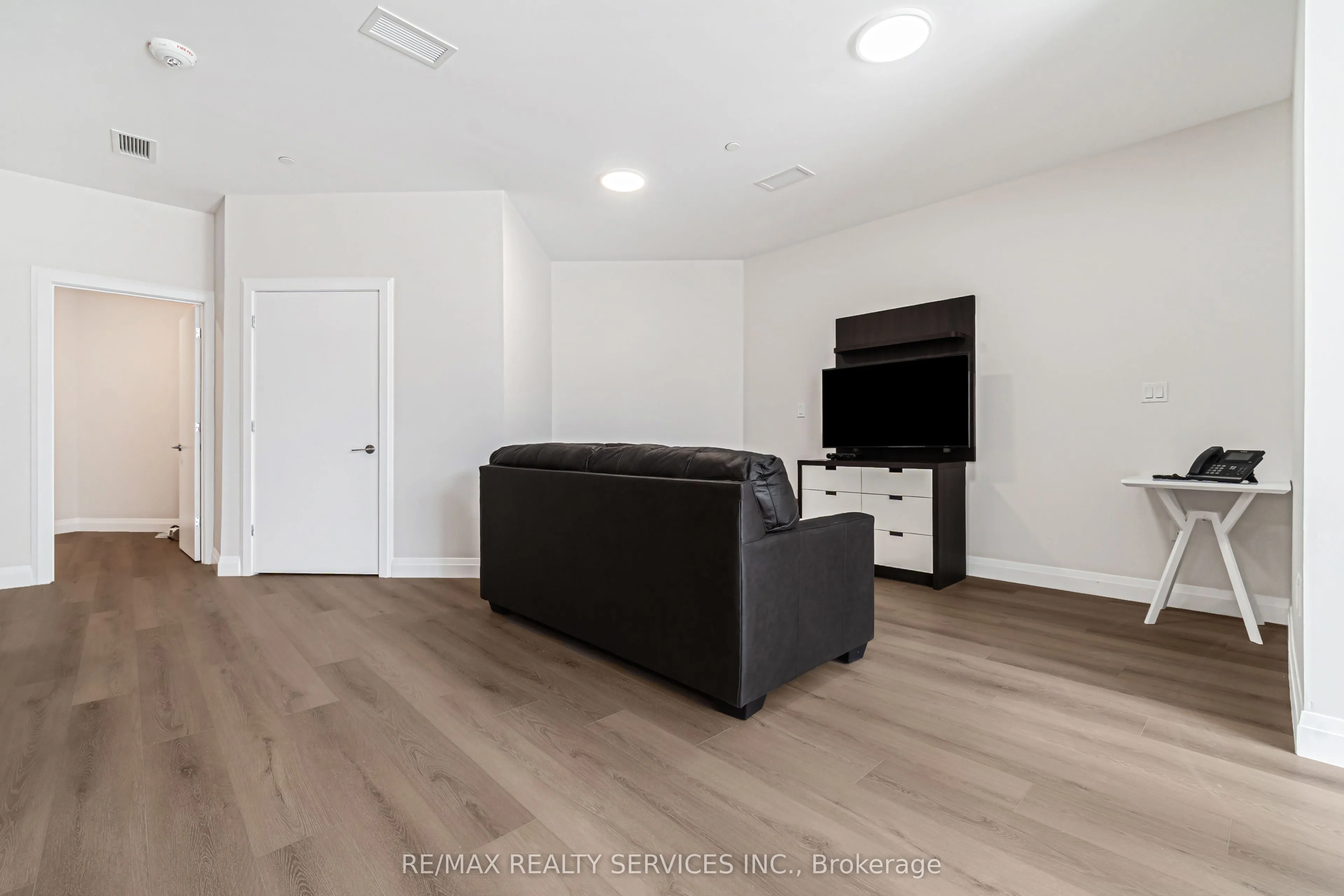 30 DEAN PARK Road, ##9