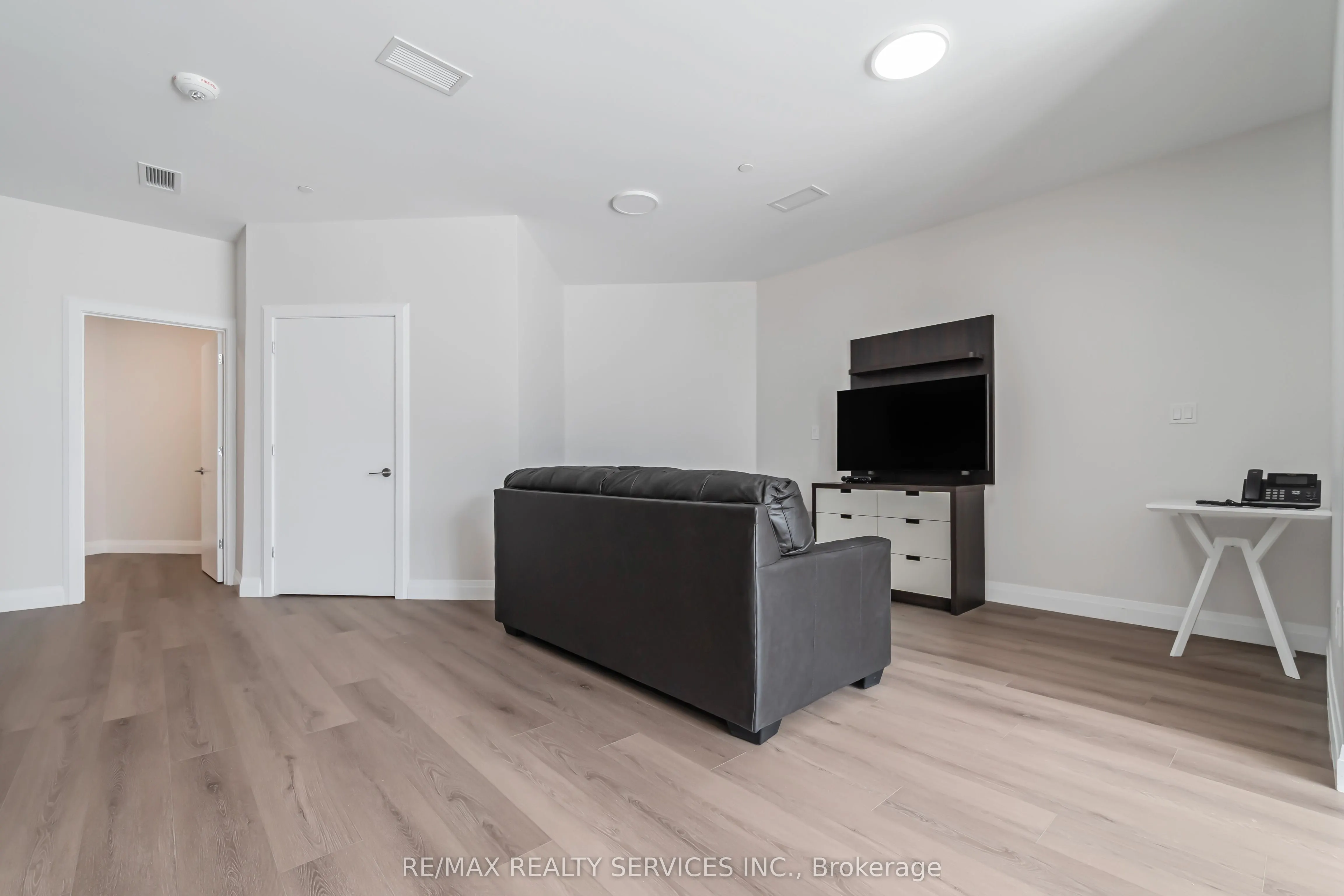 30 DEAN PARK Road, ##9