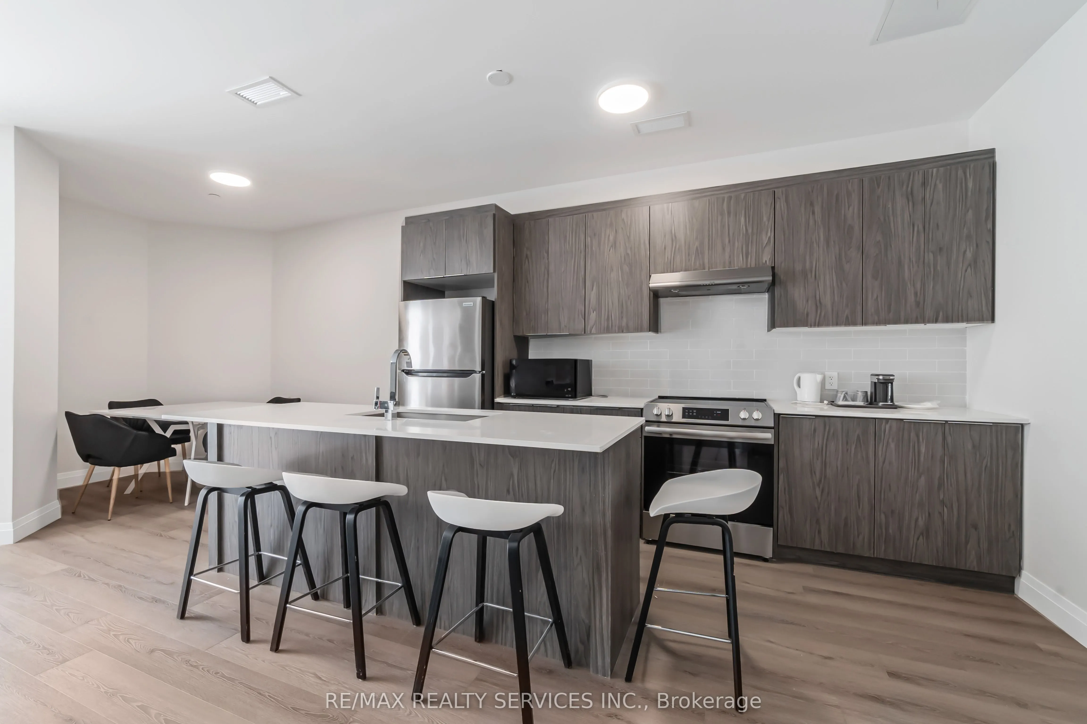 30 DEAN PARK Road, ##9