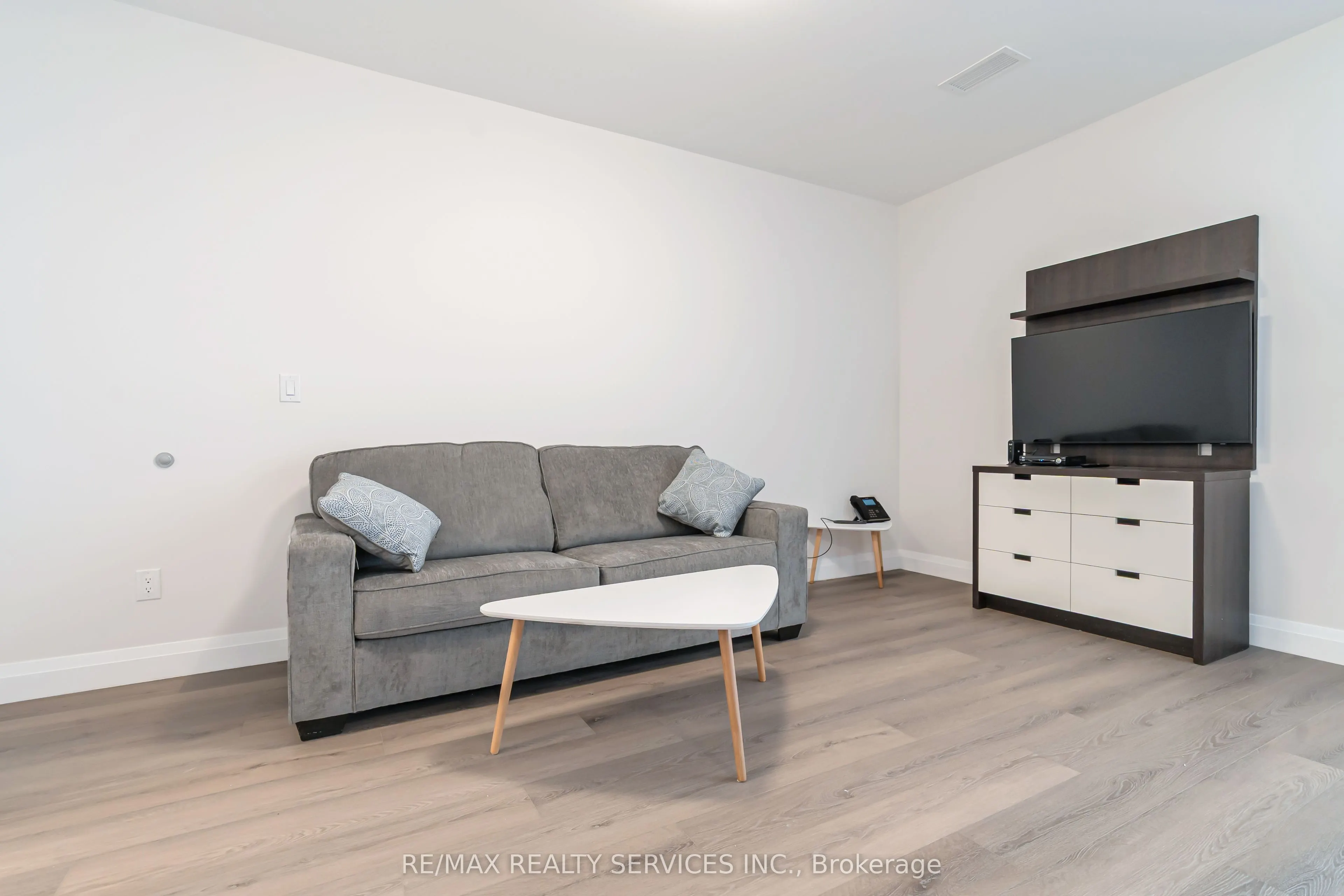30 DEAN PARK Road, ##10