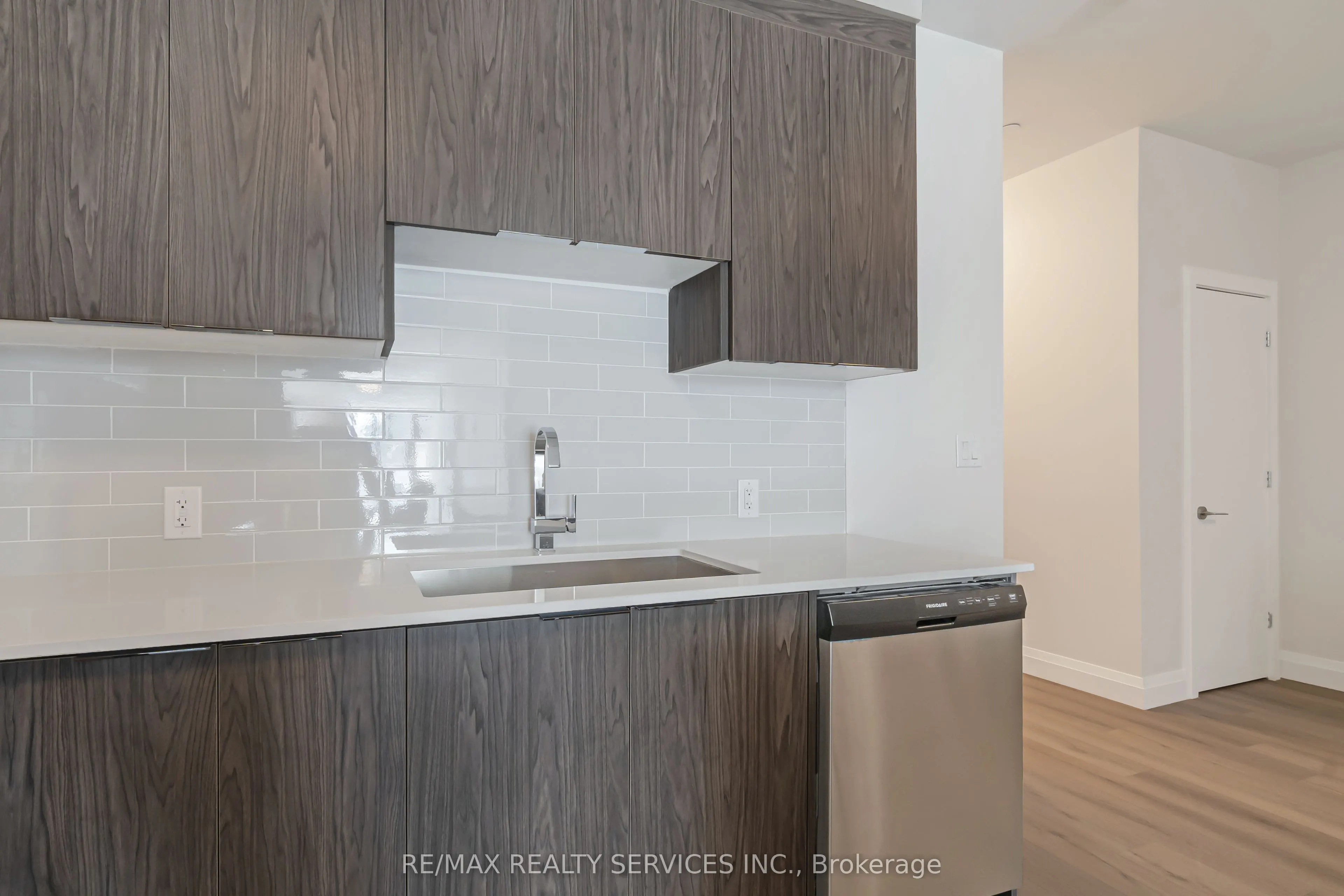 30 DEAN PARK Road, ##10