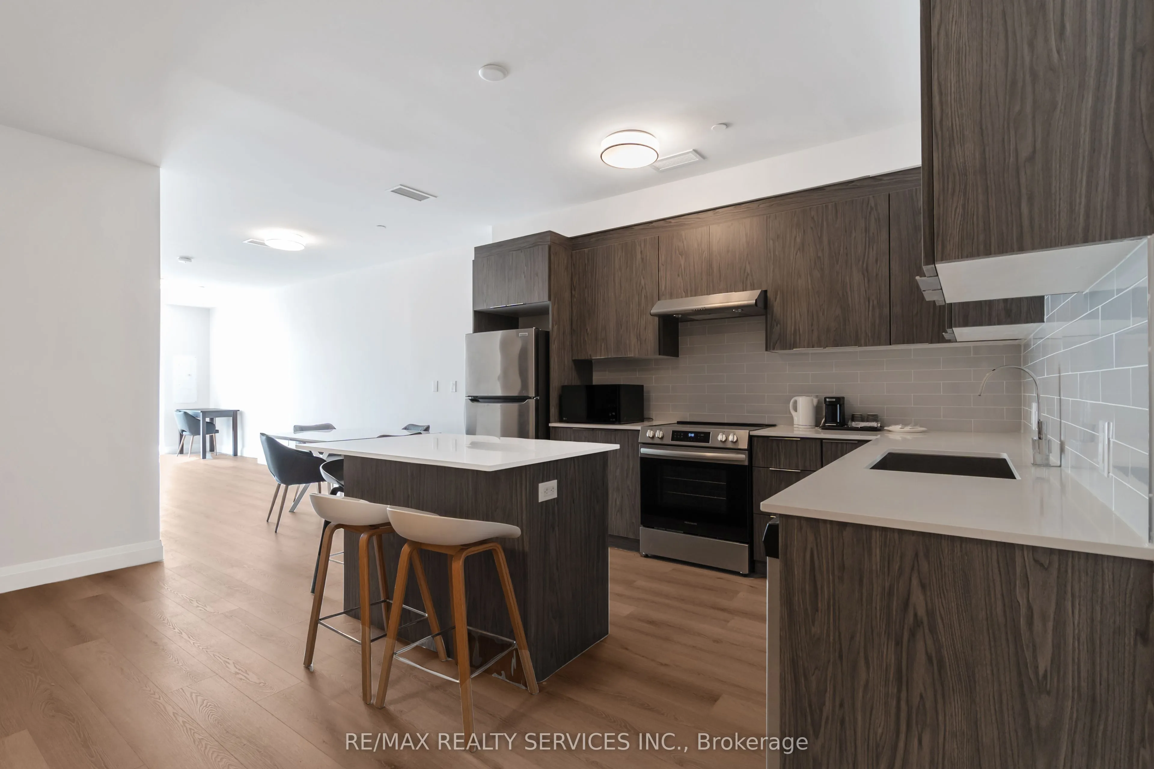 30 DEAN PARK Road, ##10