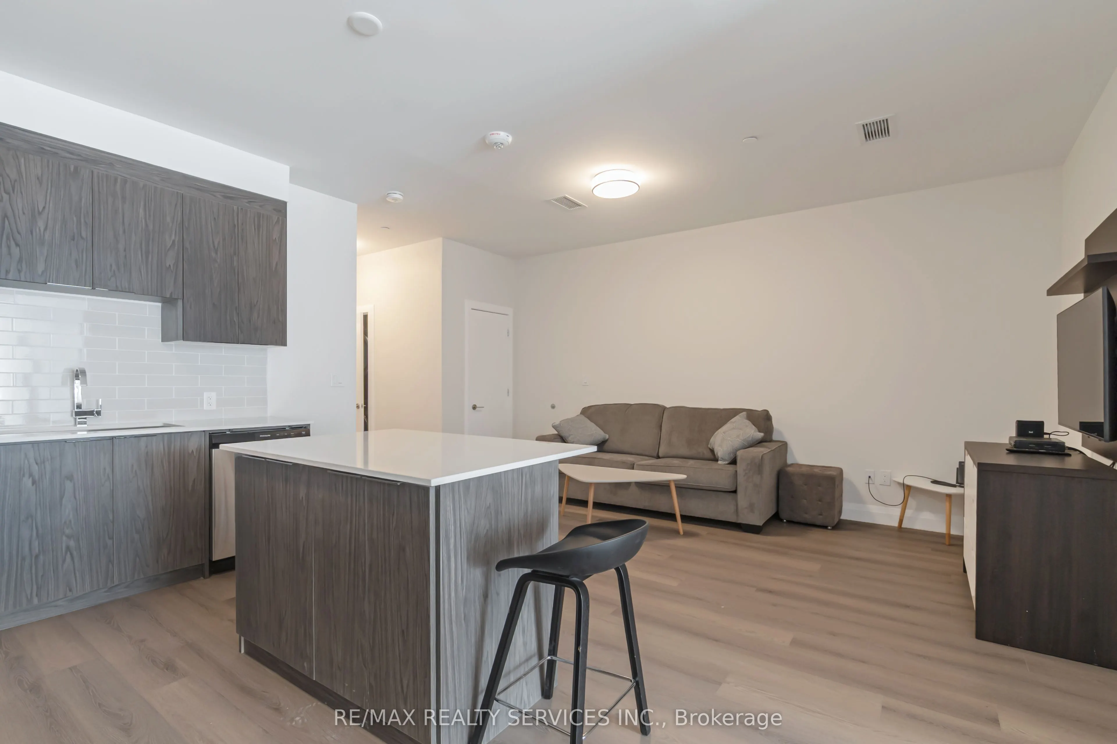 30 DEAN PARK Road, ##10