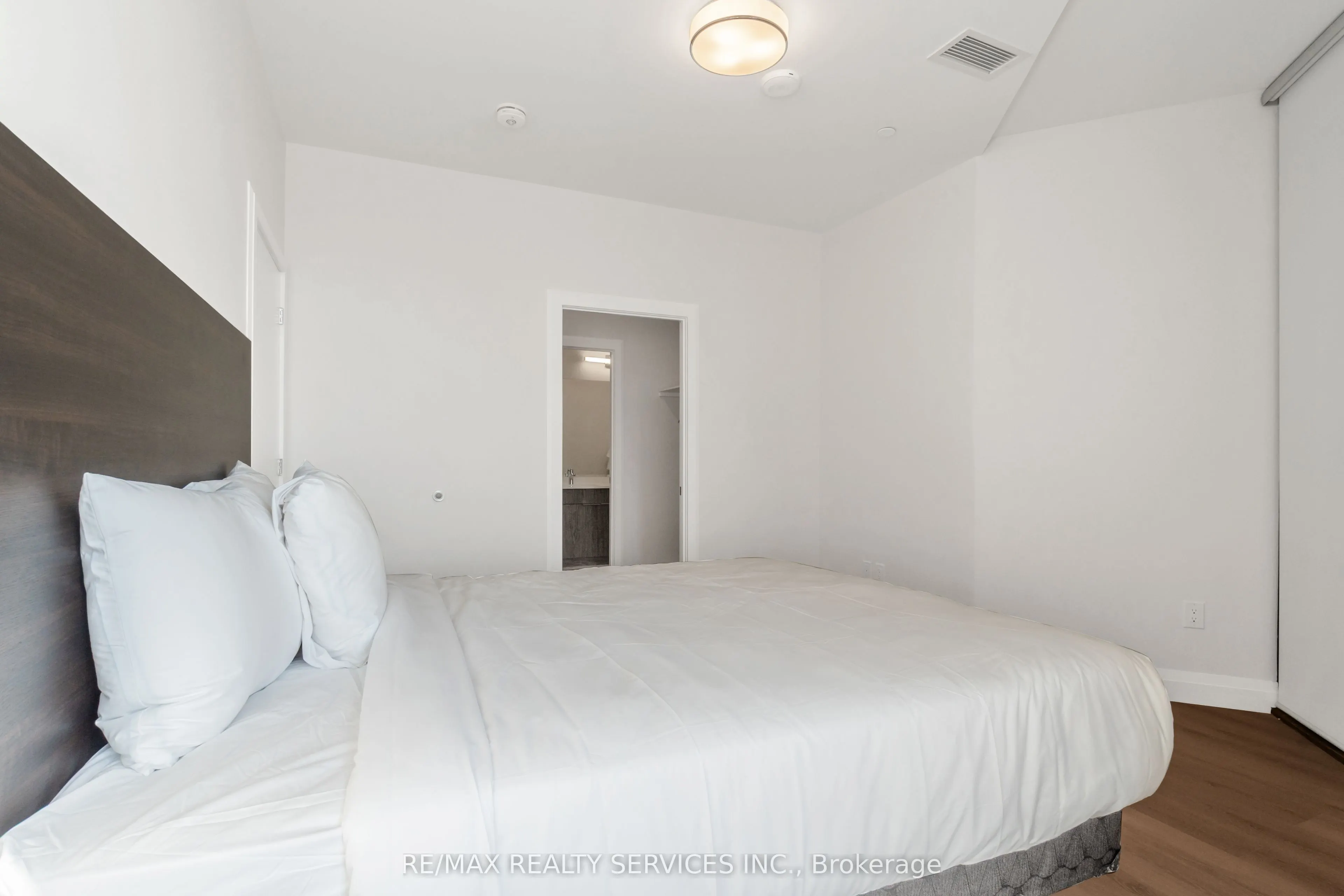 30 DEAN PARK Road, ##10