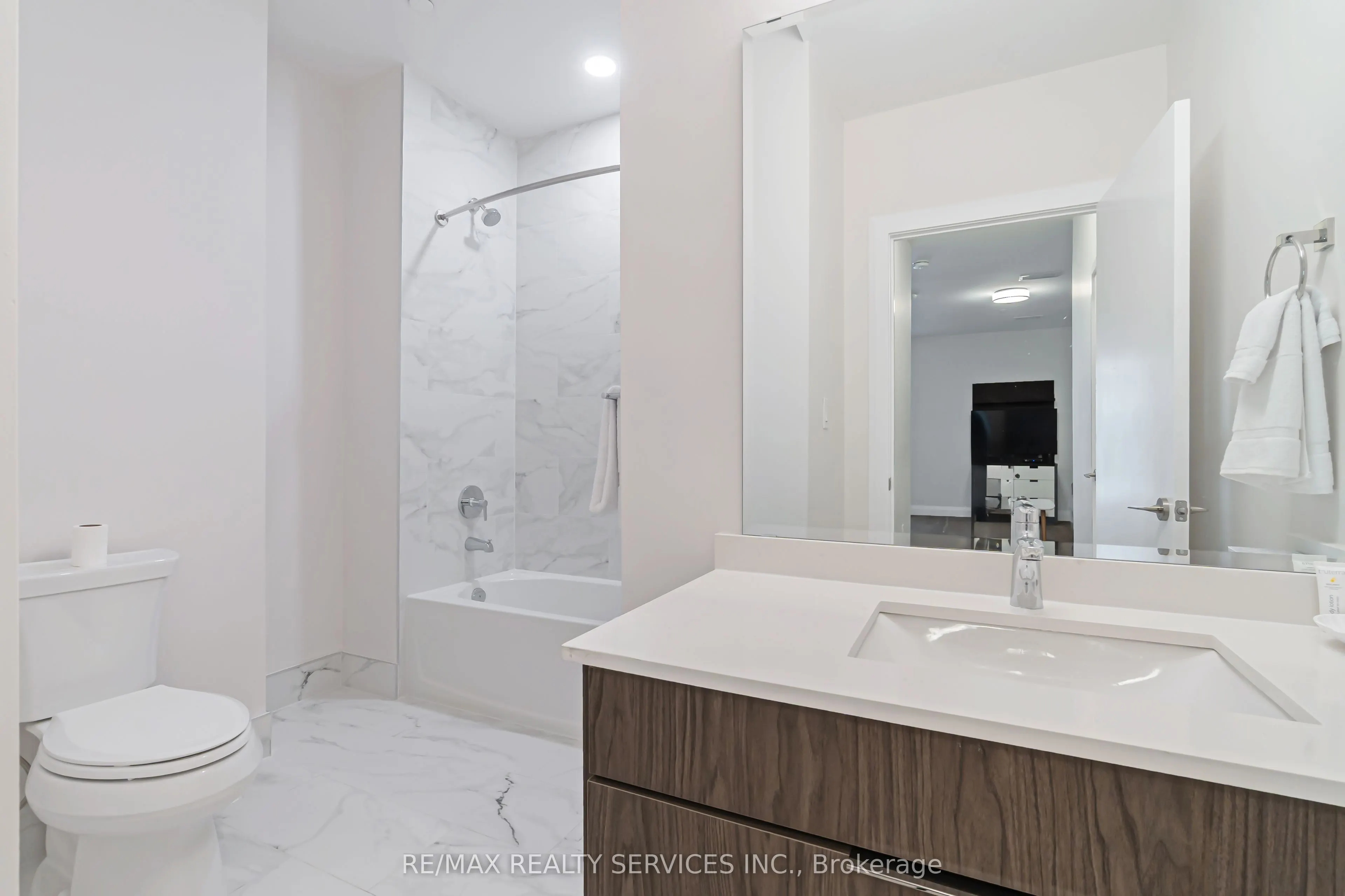 30 DEAN PARK Road, ##10