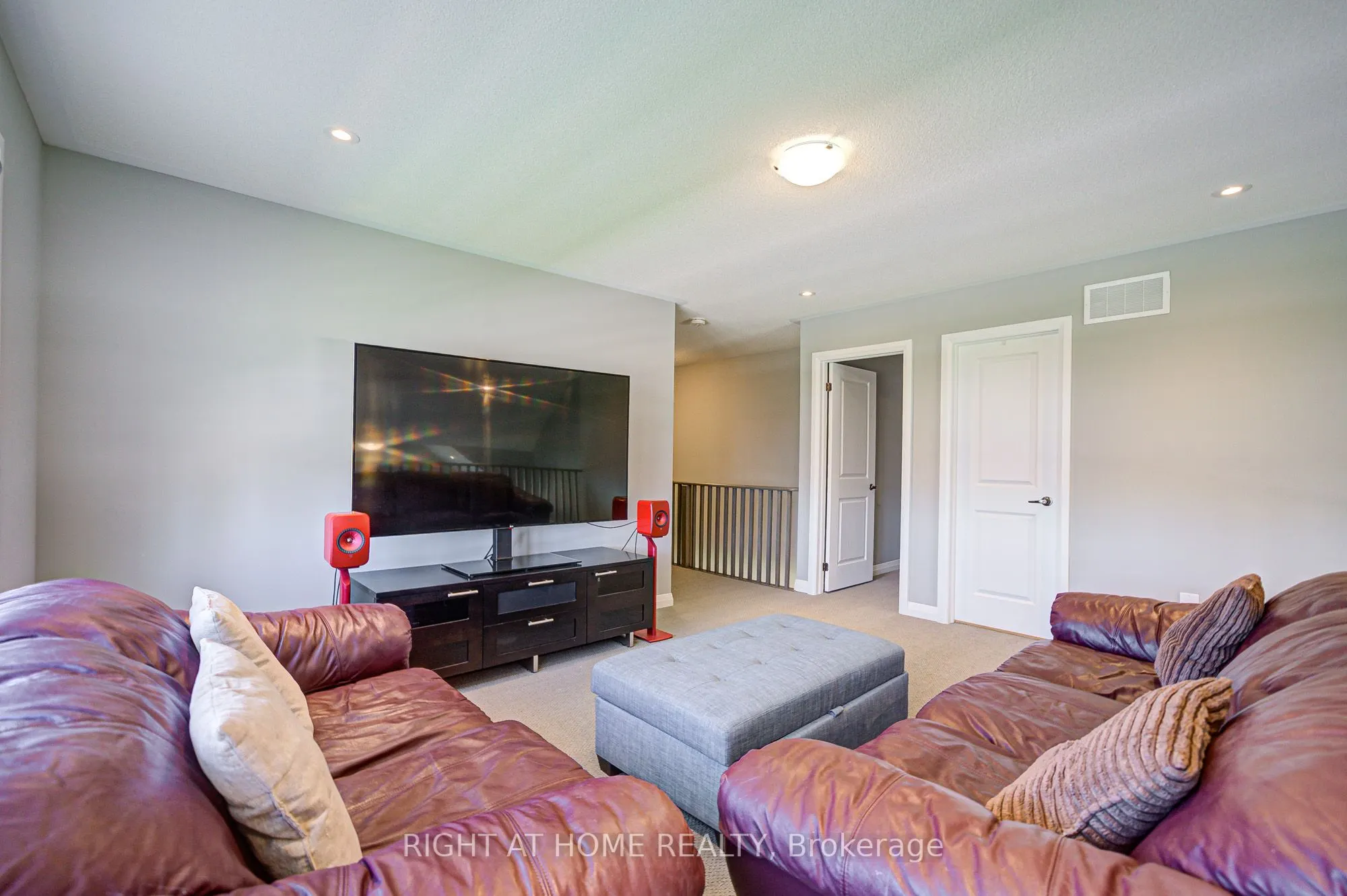 42 Waterbury Crescent