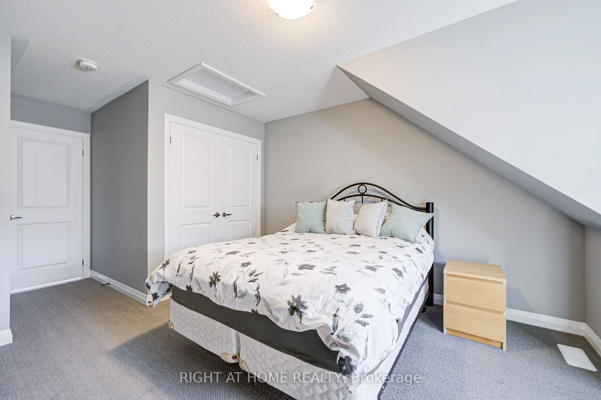 42 Waterbury Crescent