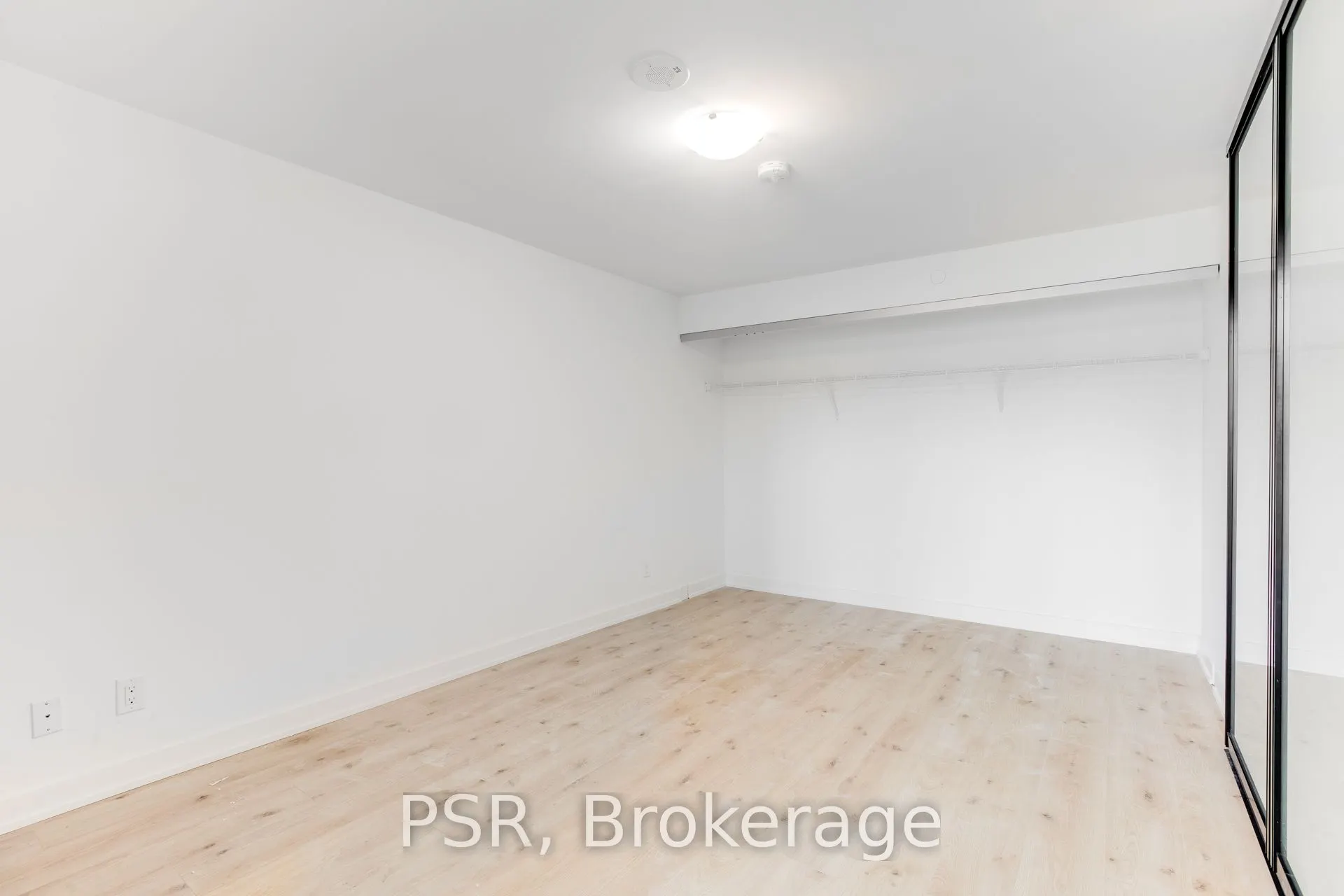 2799 Kingston Road, #Th105