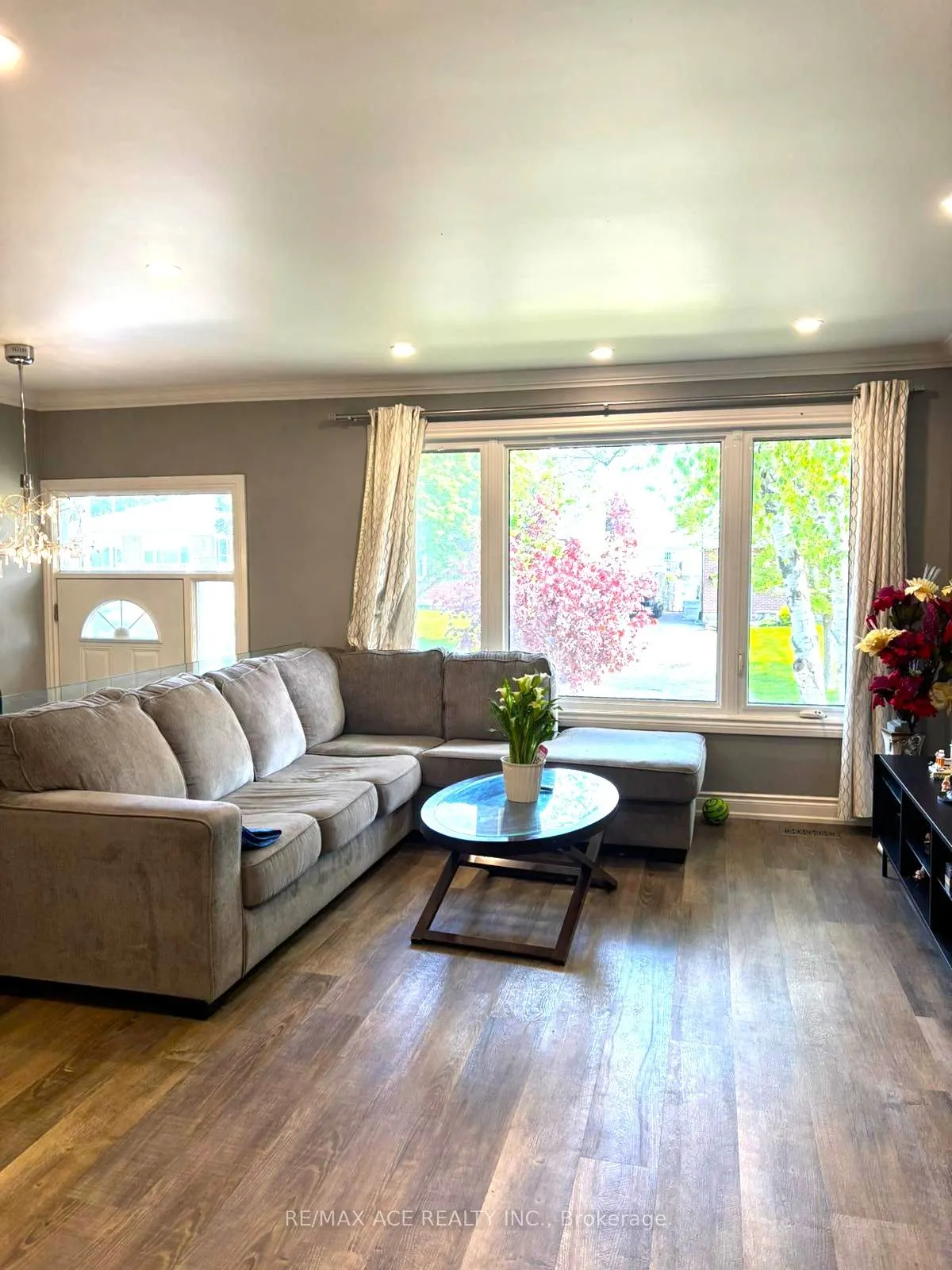 379 Surrey Drive, #MAIN