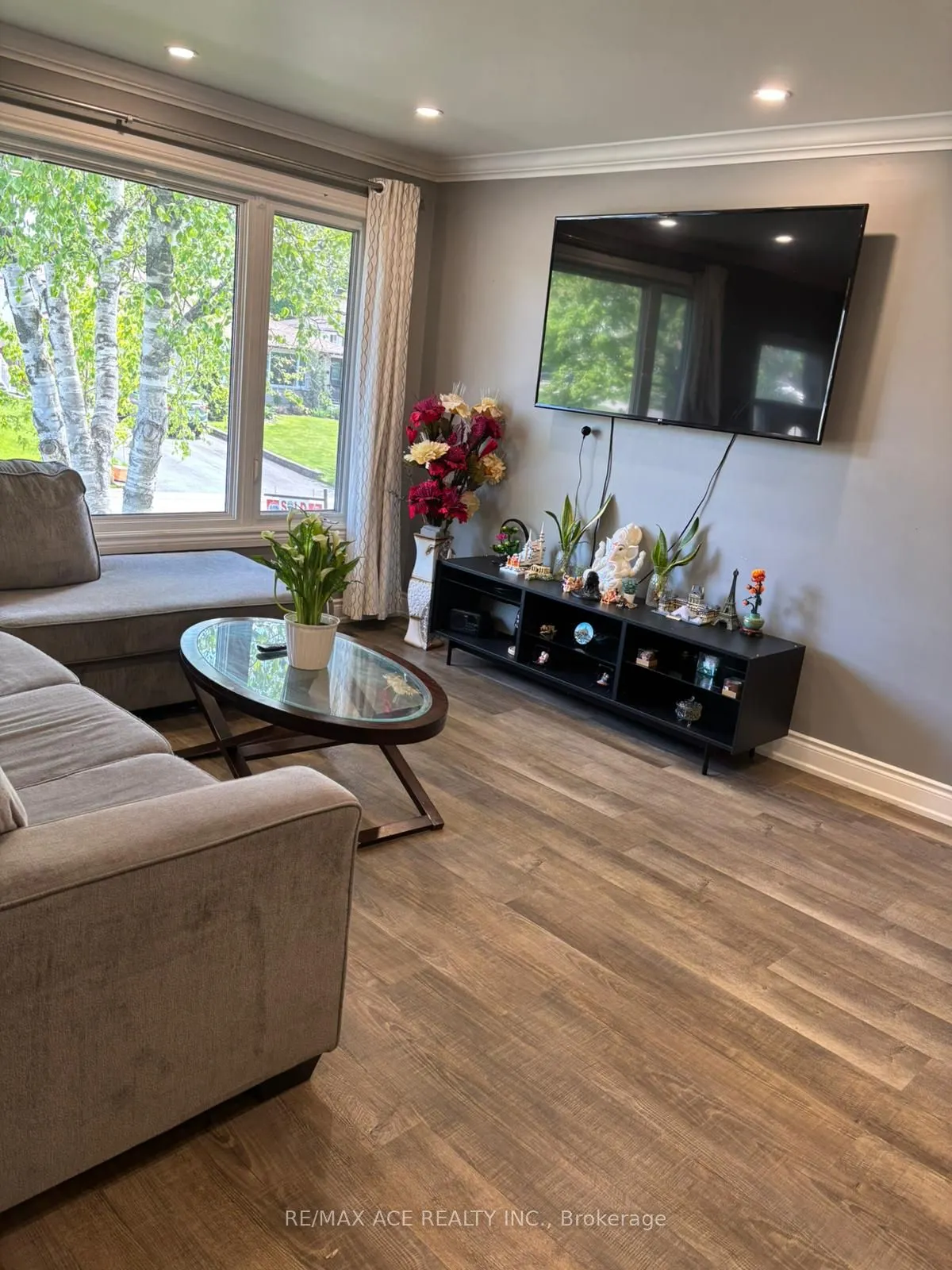 379 Surrey Drive, #MAIN